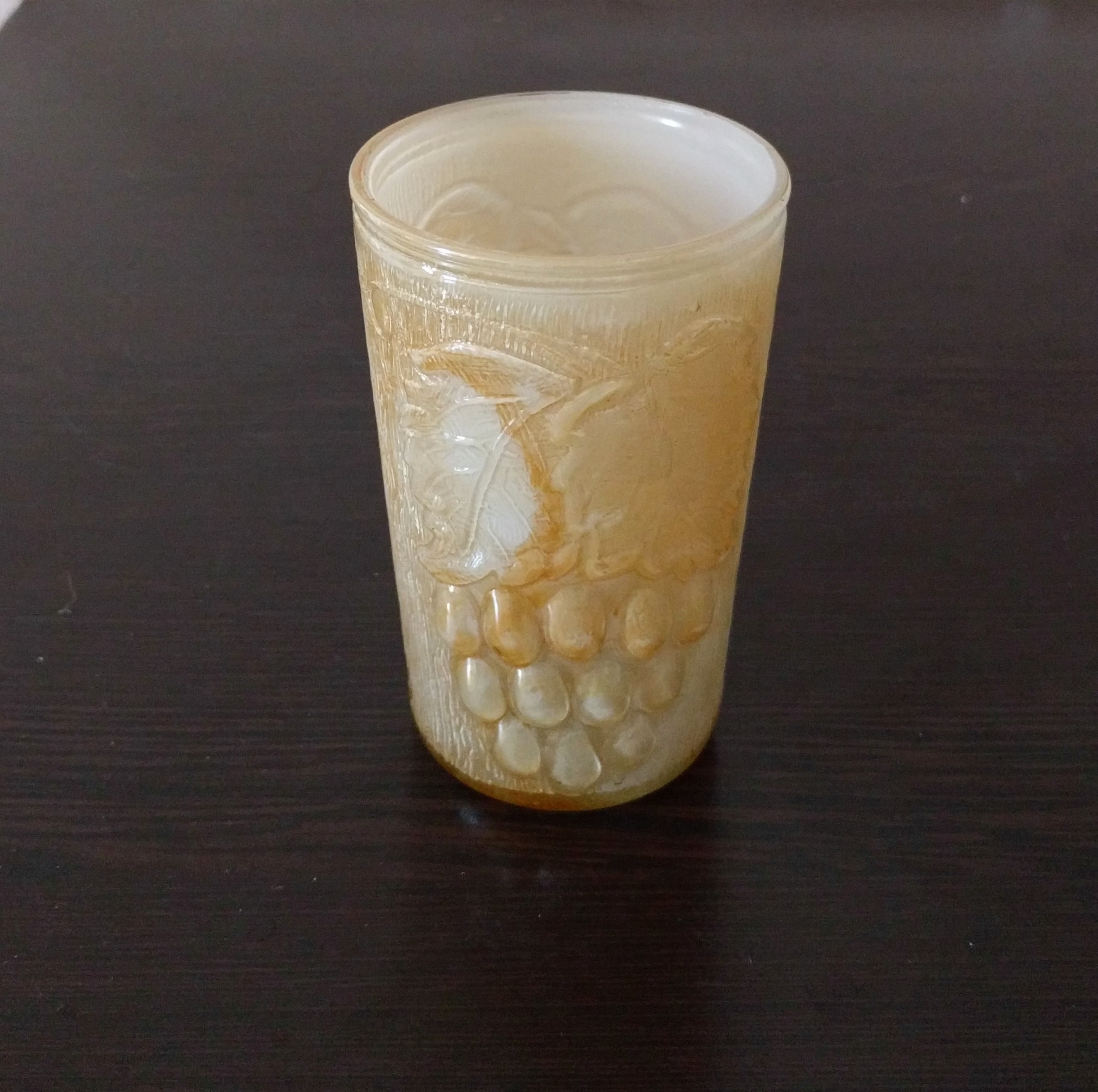 لیوان انگوری قدیمی با طرح برجسته آنتیک