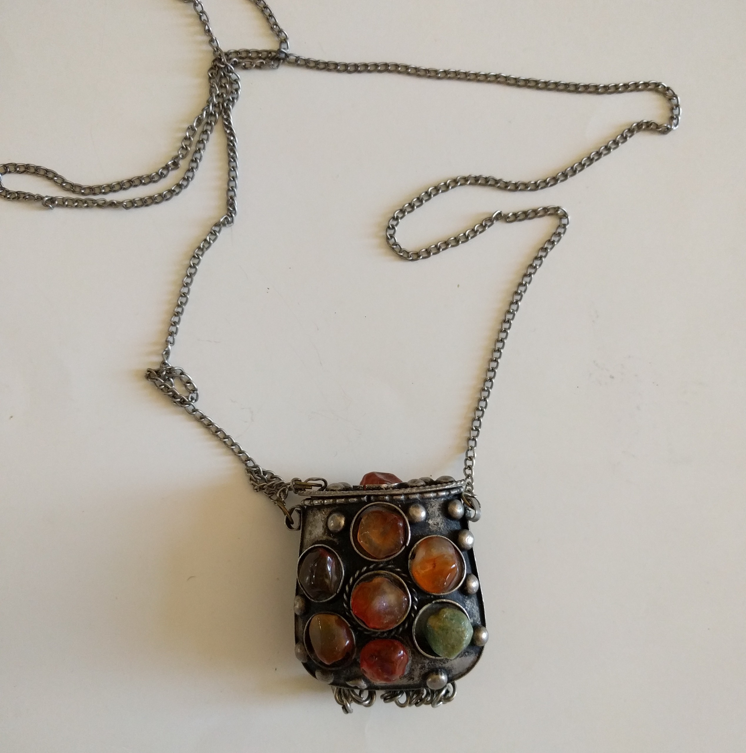 گردنبند قدیمی محفظه دار سنگ کاری شده دست ساز