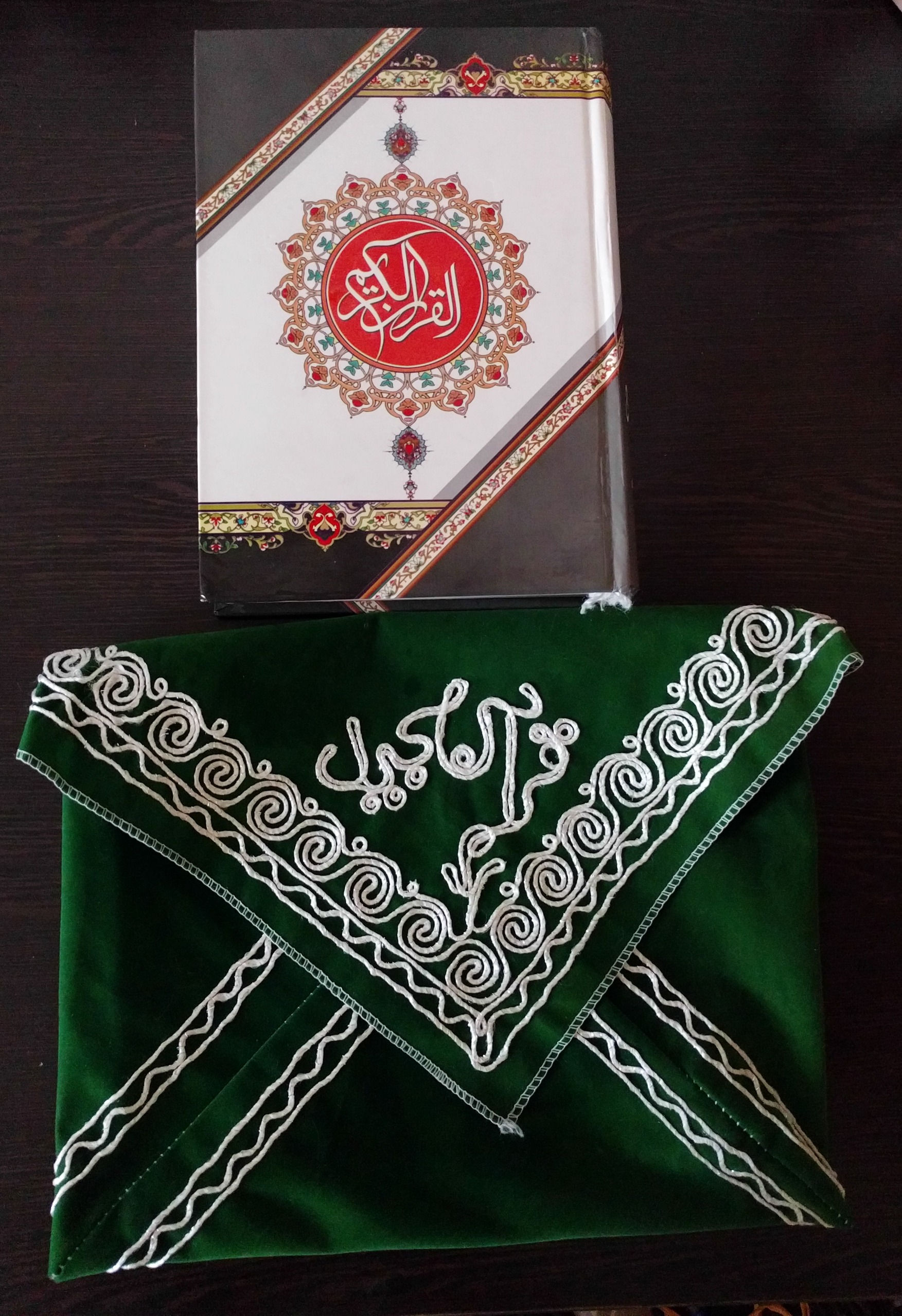 قرآن ترجمه الهی قمشه ای جلد مخمل سرمه دوزی قدیمی