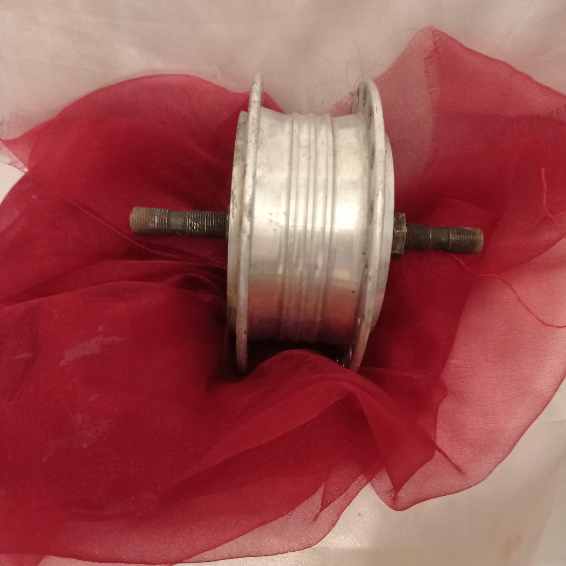 توپی بزرگ چرخ موتورسیکلت قدیمی ( کد 42 )