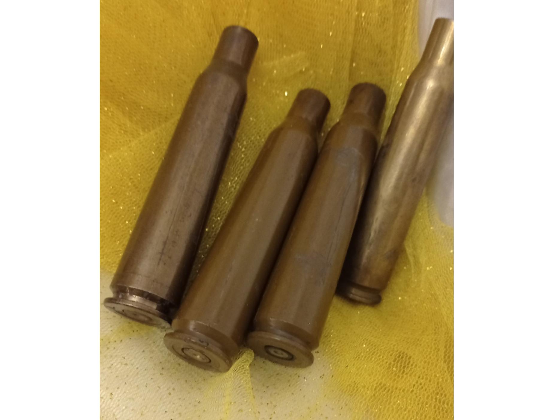 چهار عدد پوکه فشنگ دوشیکا قدیمی طول 11 سانت