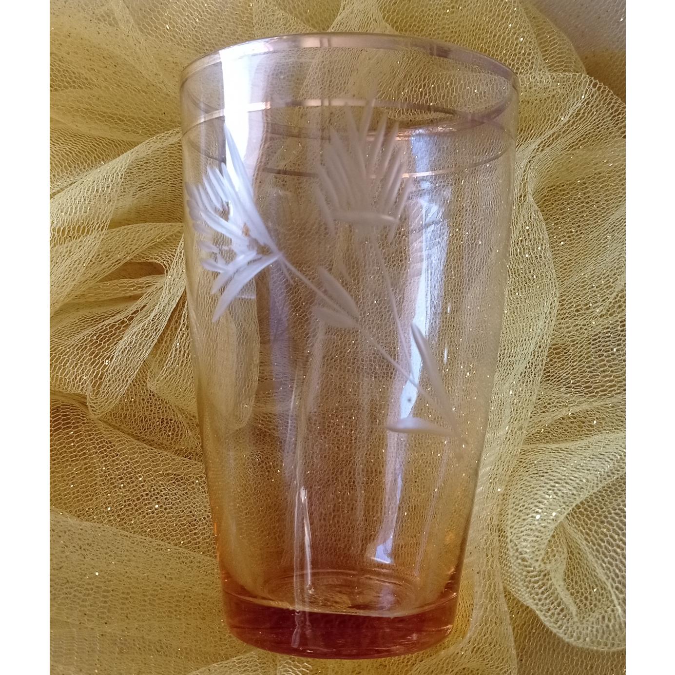 لیوان بلور صورتی گل تراش قدیمی