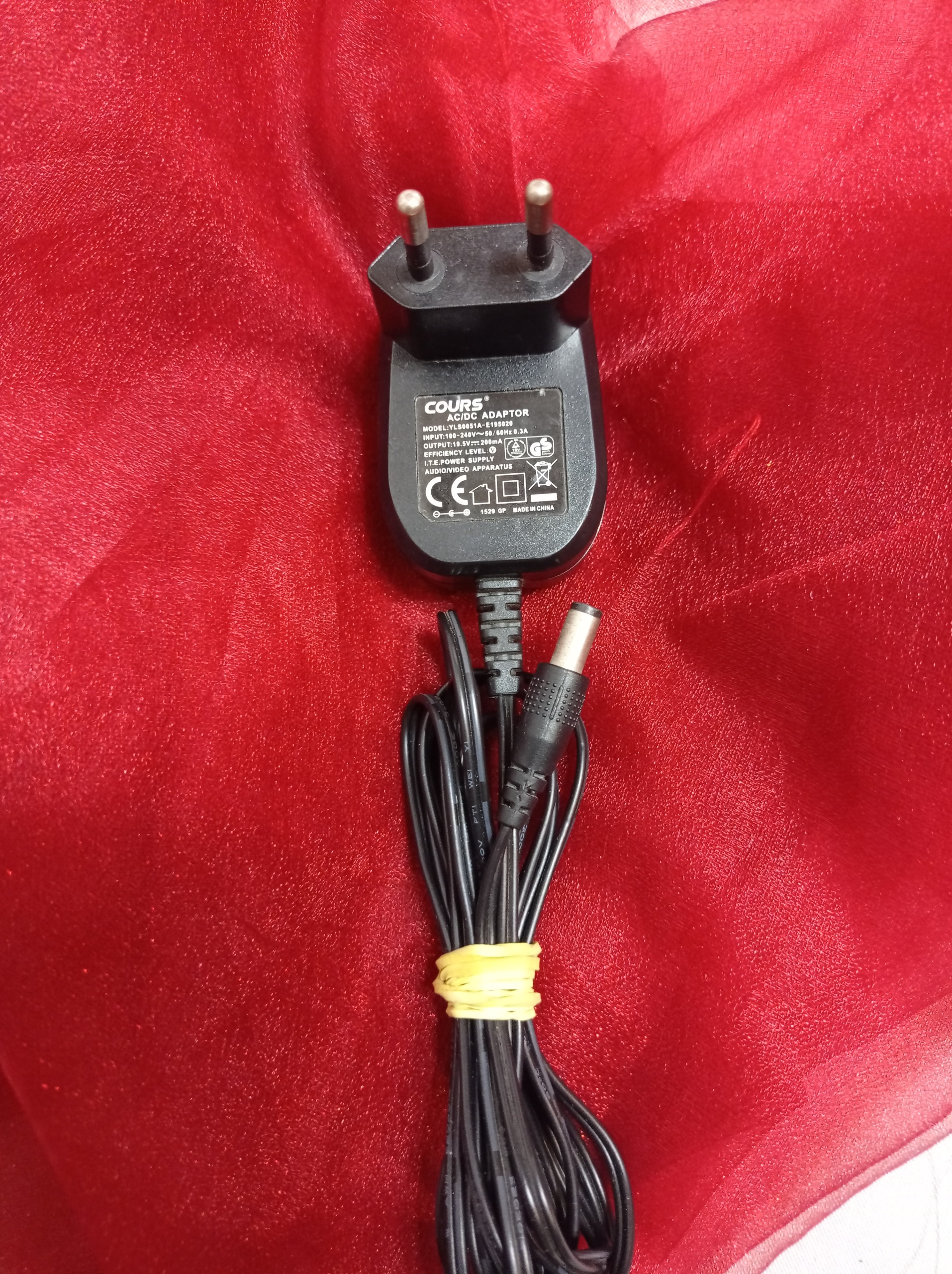 آداپتور 5 ولت 200 میلی آمپر ( کد ده )