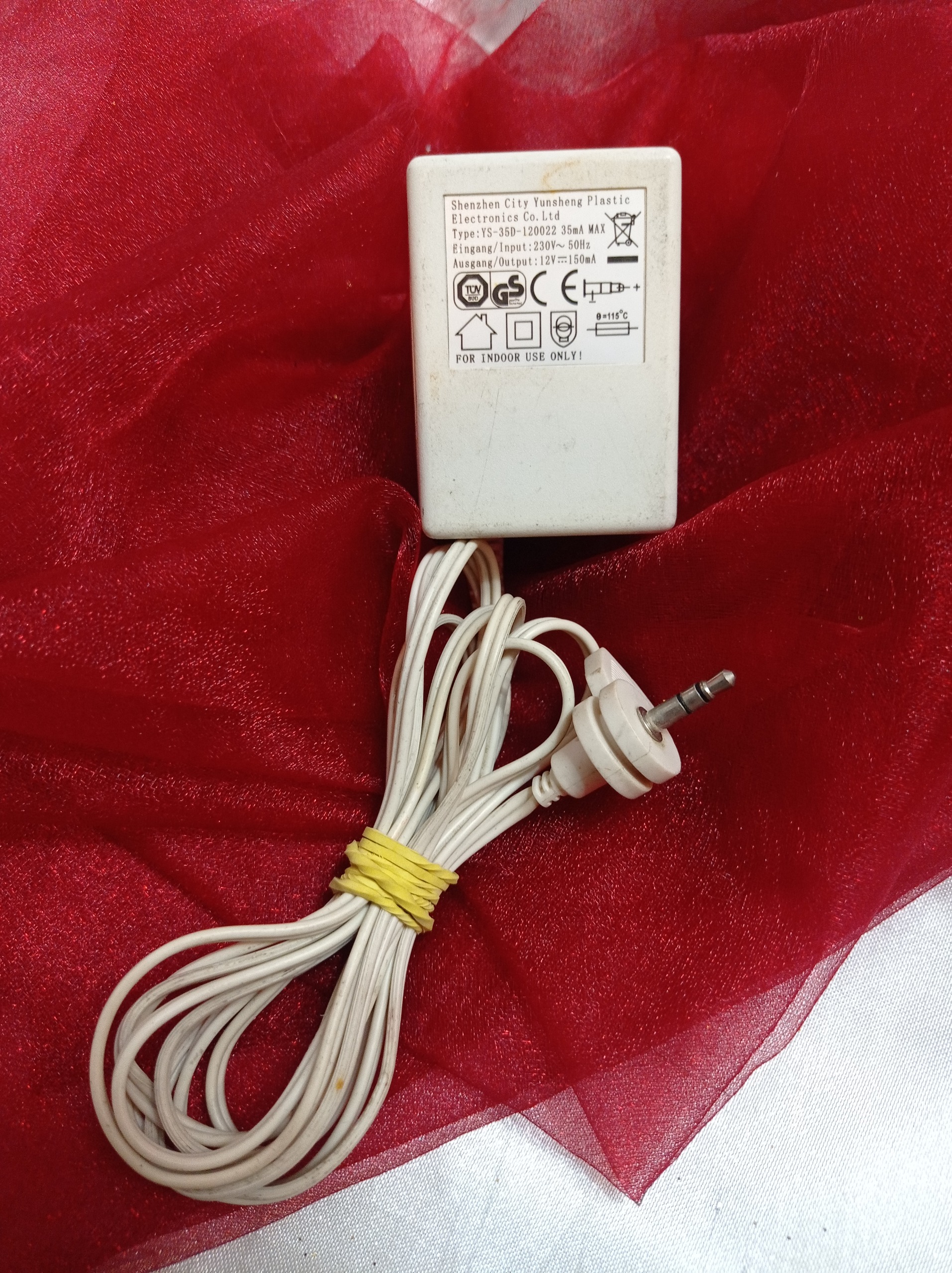 آداپتور 12 ولت 150 میلی آمپر ( کد ده )