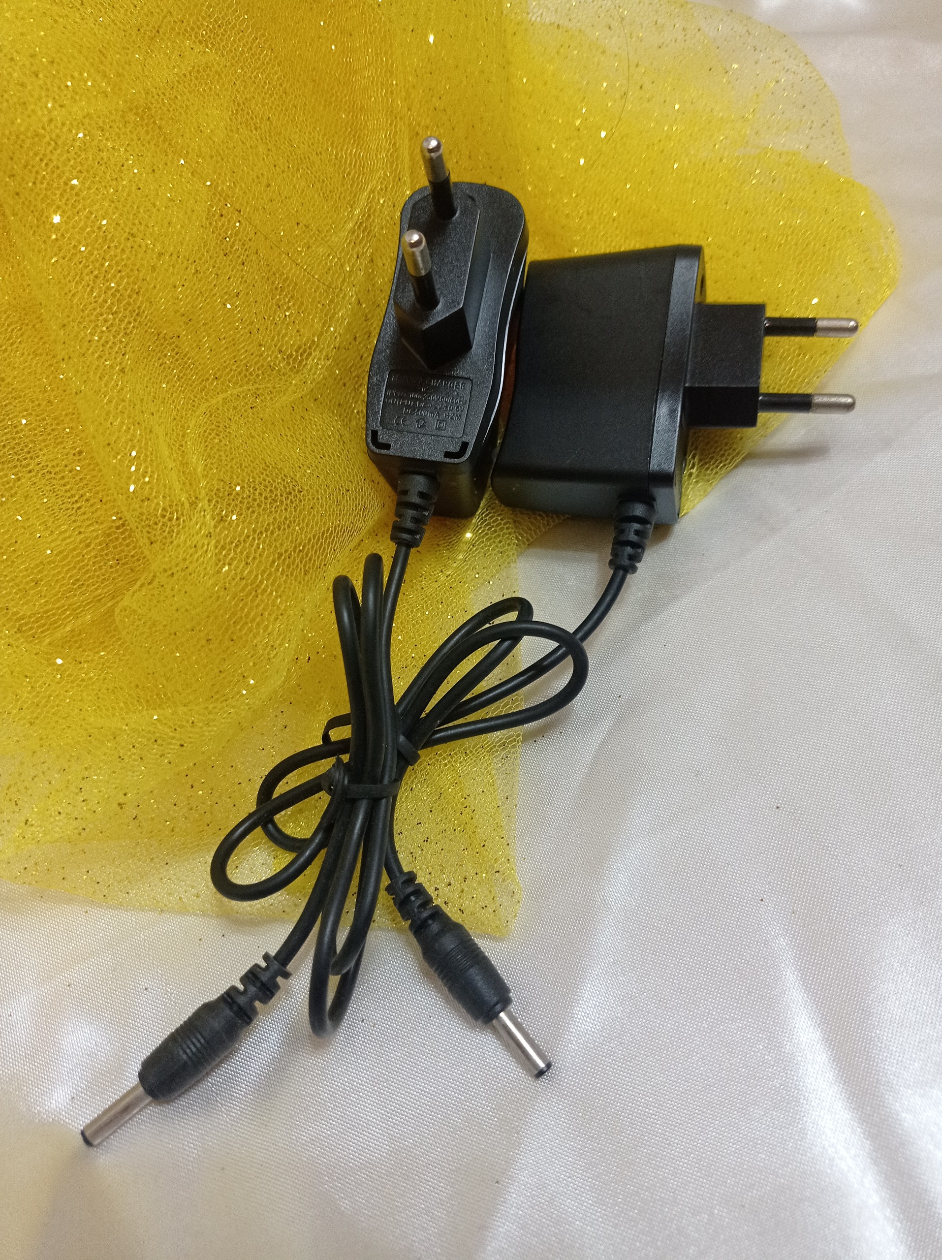 شارژر سیم دار چراغ دار مسافرتی ( کد نه )