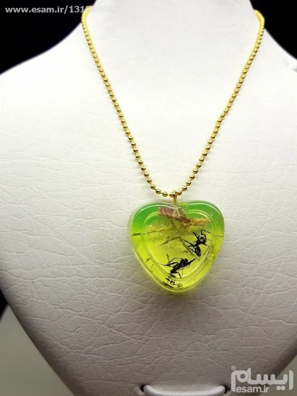 مزایده جنجالی گردنی کهرباطرح روسی مورچه دار بهمراه