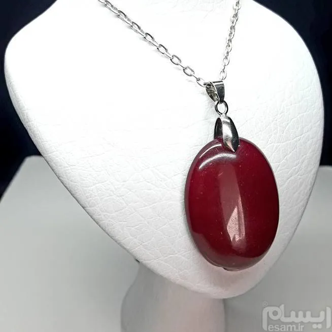 مزایده گردنی یشم سرخ ژادیت درشت با زنجیر