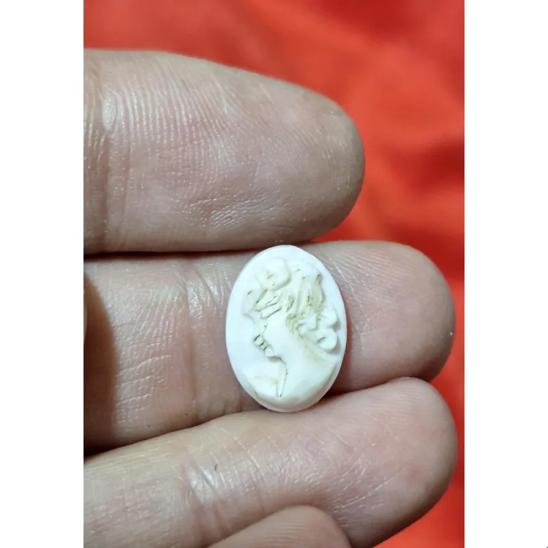 نگین اروپایی کهنه