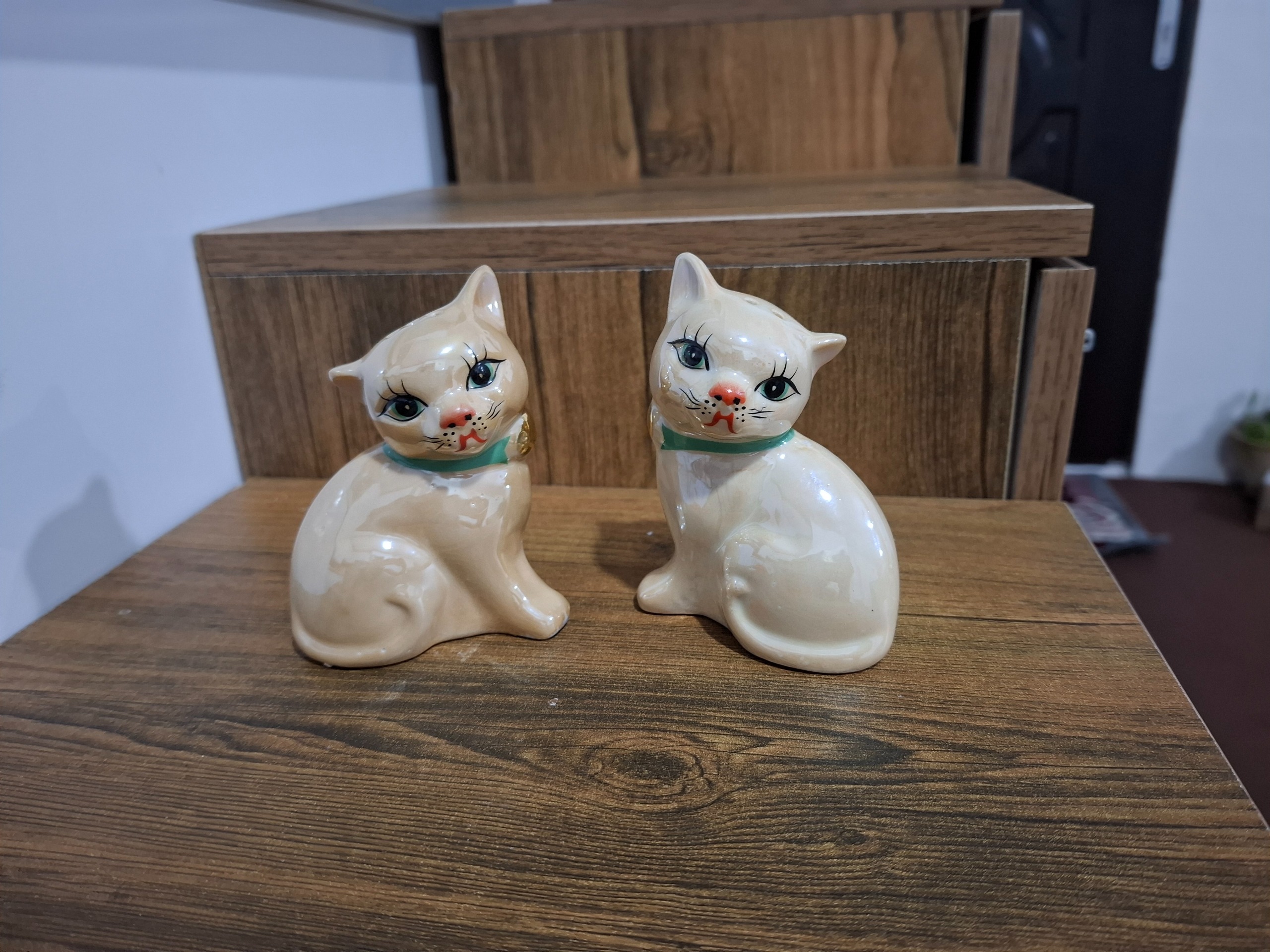 دو عدد نمکدون قدیمی گربه جنس چینی