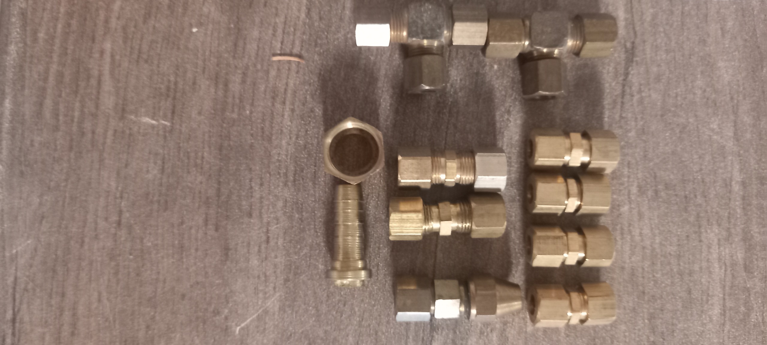 کلی لوازم برنجی طبق عکسها توضیح دارد