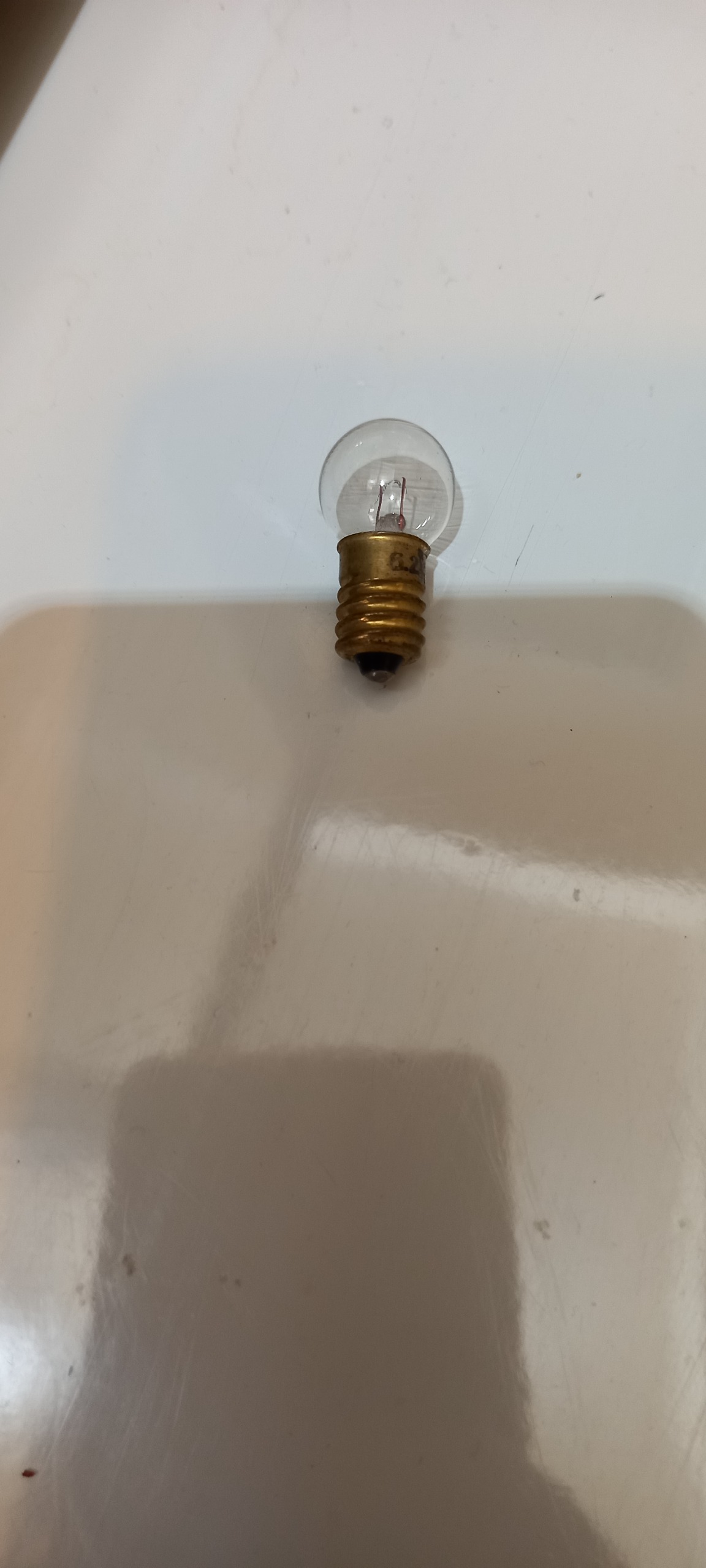 لامپ 6 ولت حباب بزرگ طبق عکس