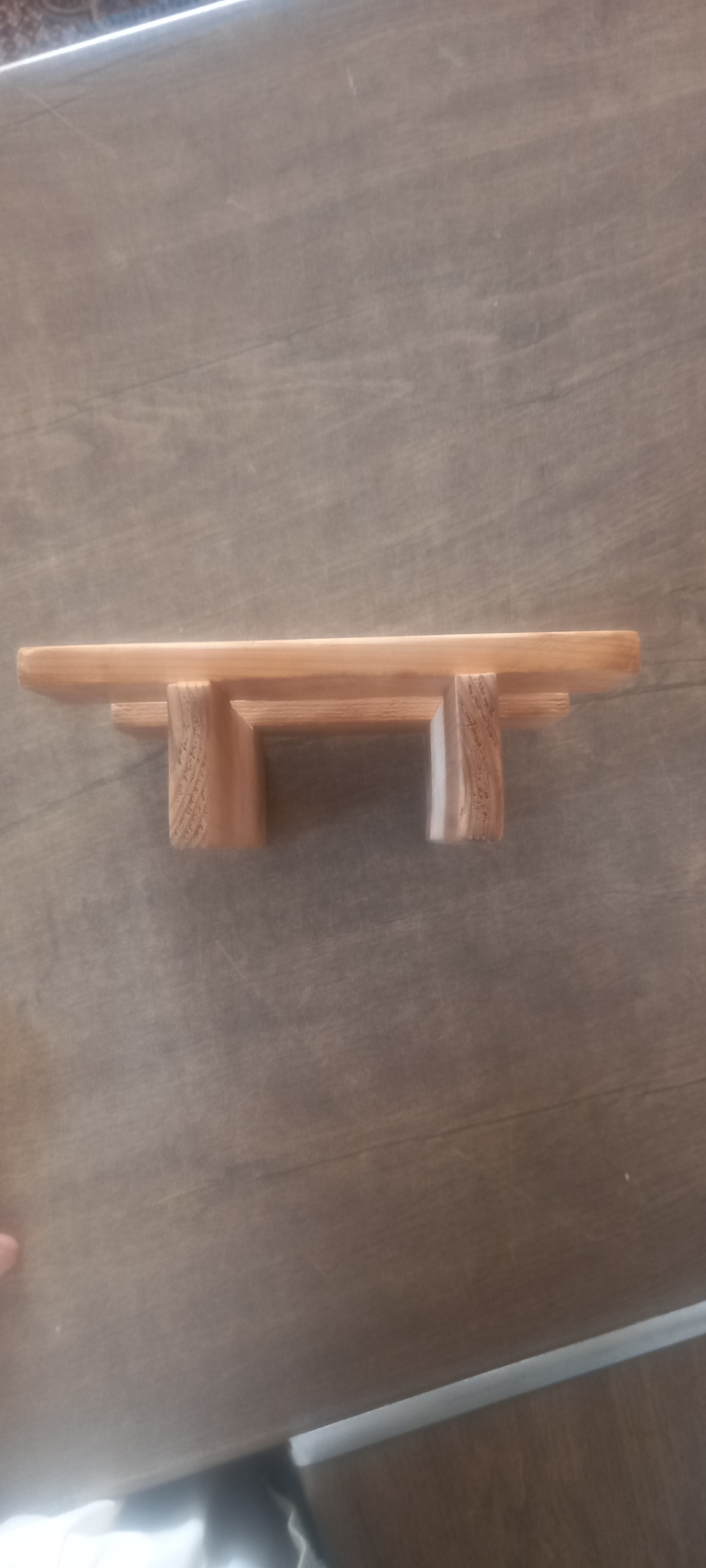 چهار پایه قدیمی زیر دیگی سر سفره توضیح