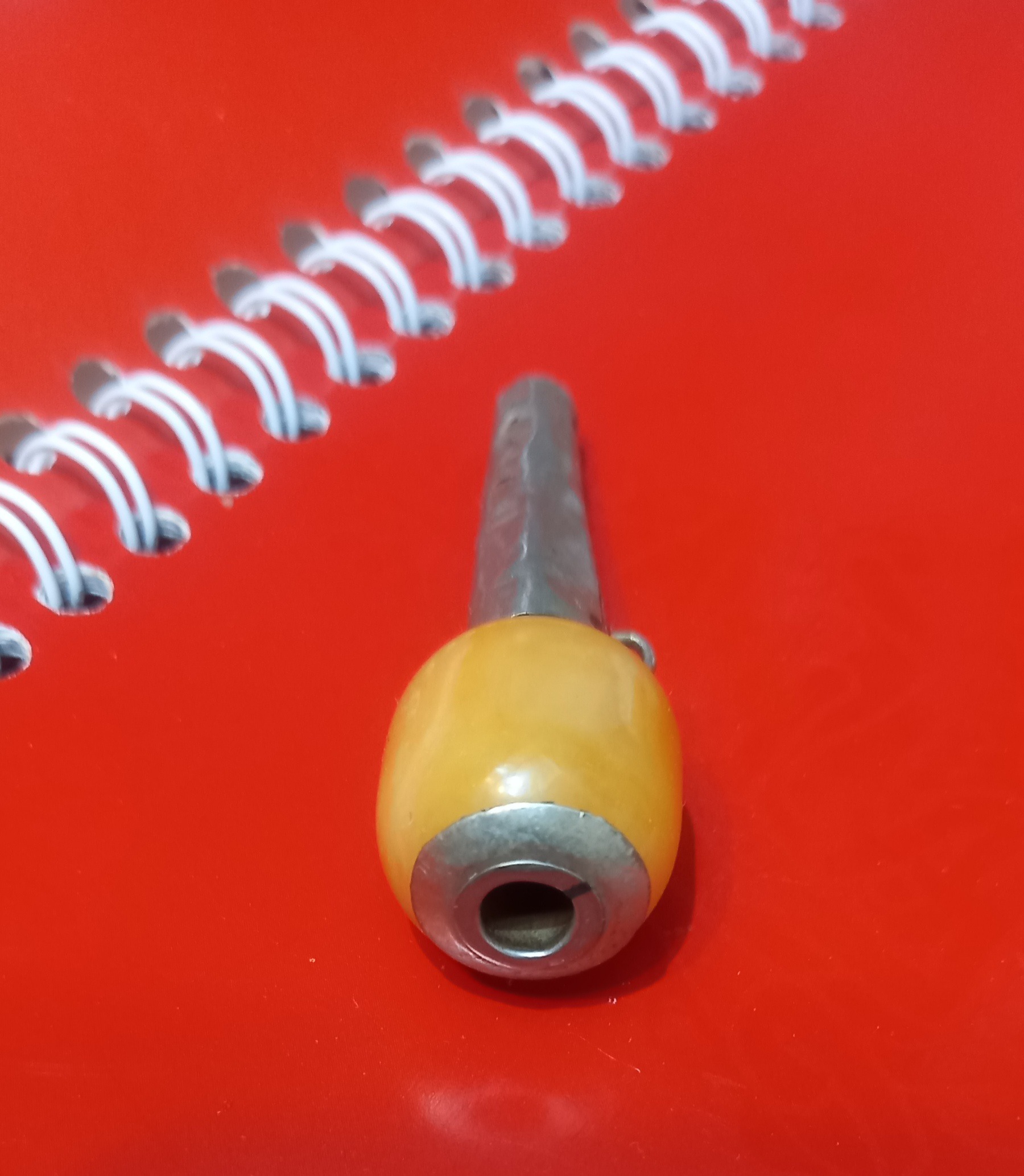 انگشتی طبق عکس توضیح دارد