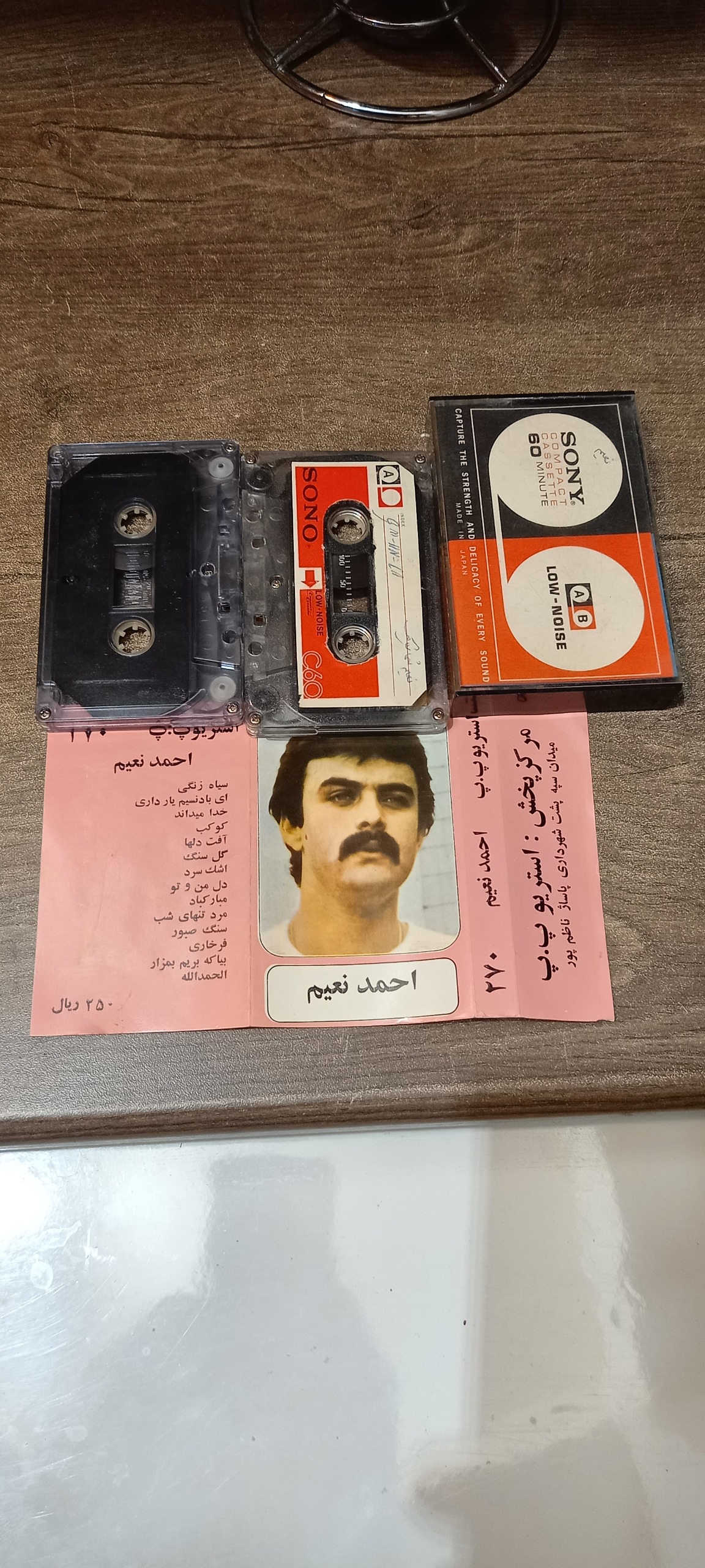 نوارکاست سونی قدیمی طبق عکس 2عدد توضیح دارد