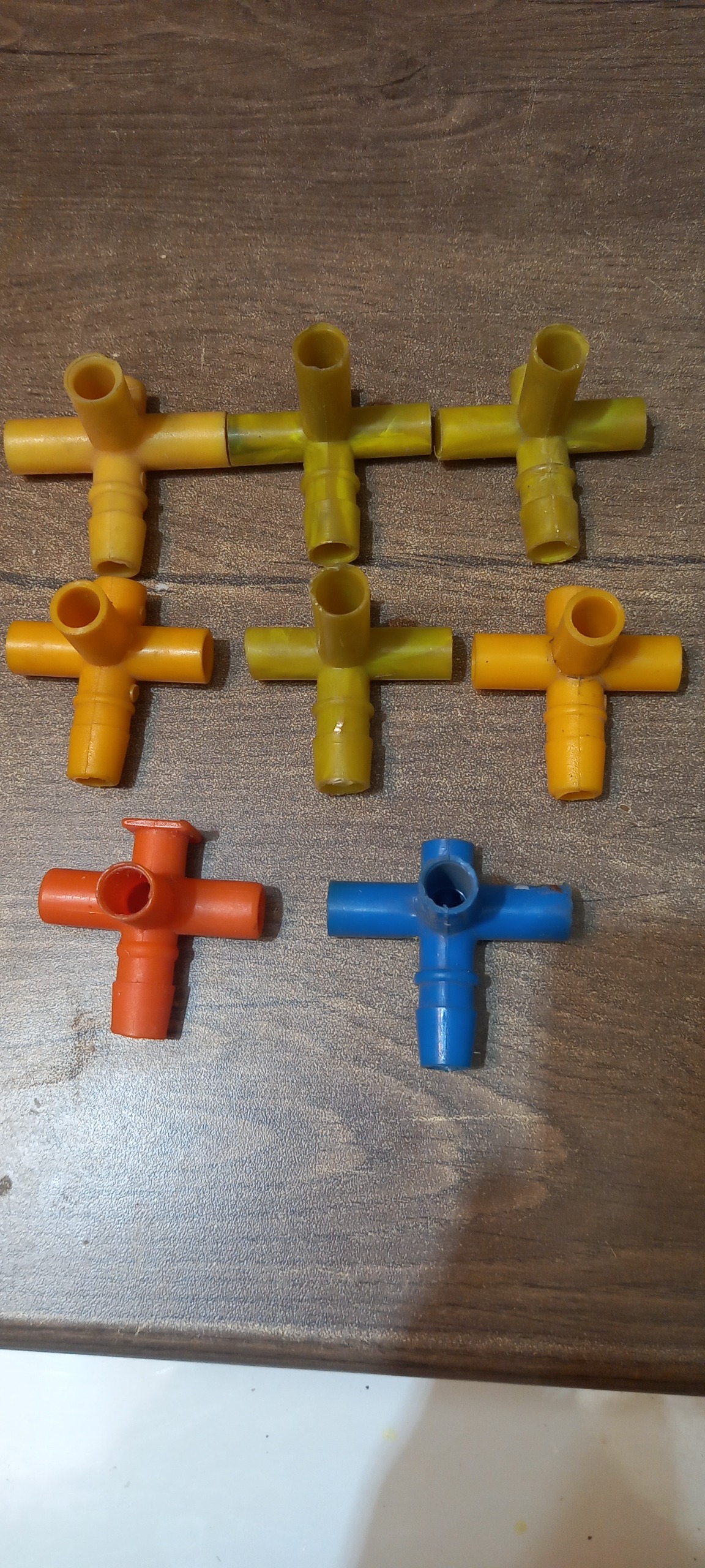 13عددچپقی 8عددسه راه 4 عددپروانه 6عدد پیچ