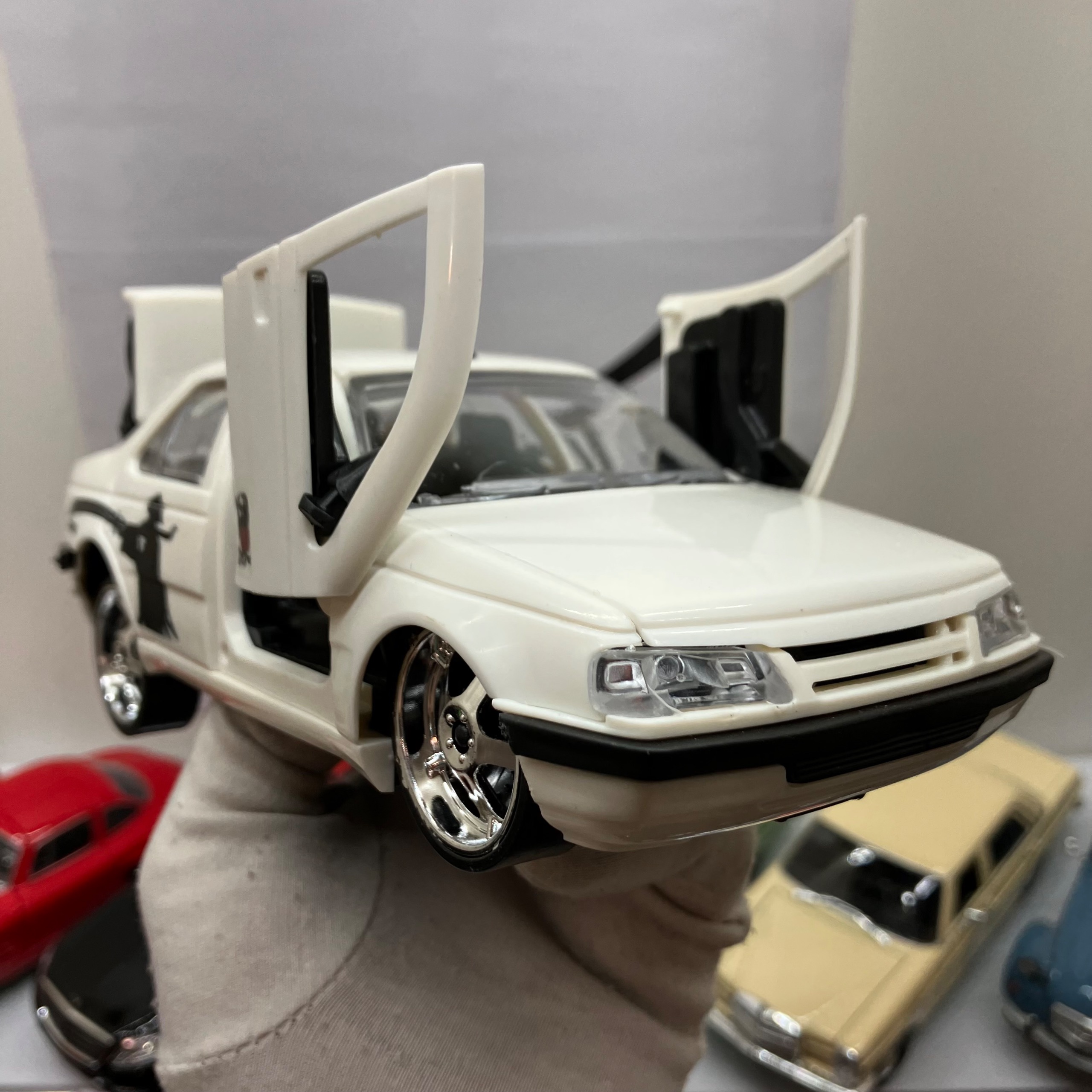 405 سفید در خفاشی