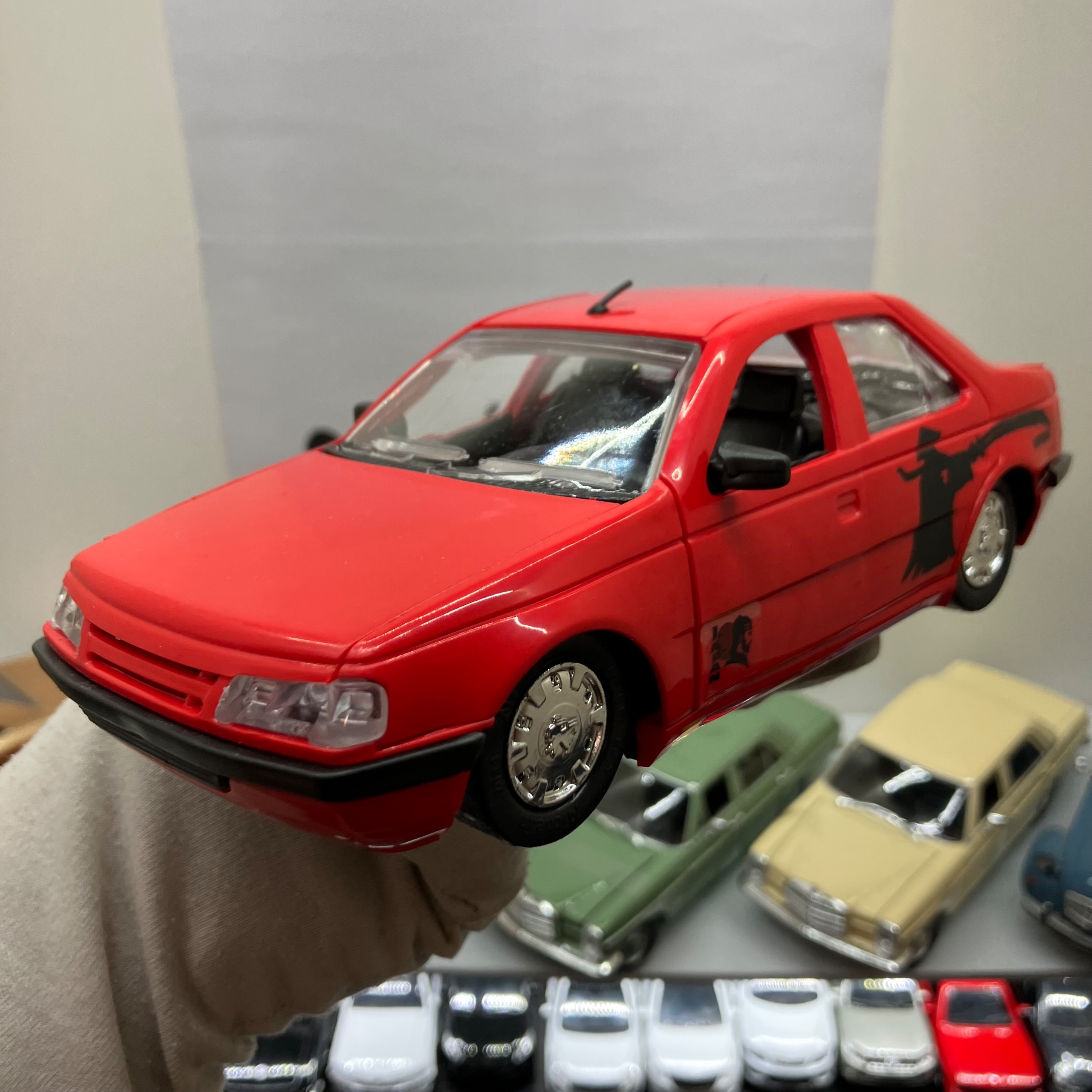 پژو 405 در خفاشی قرمز