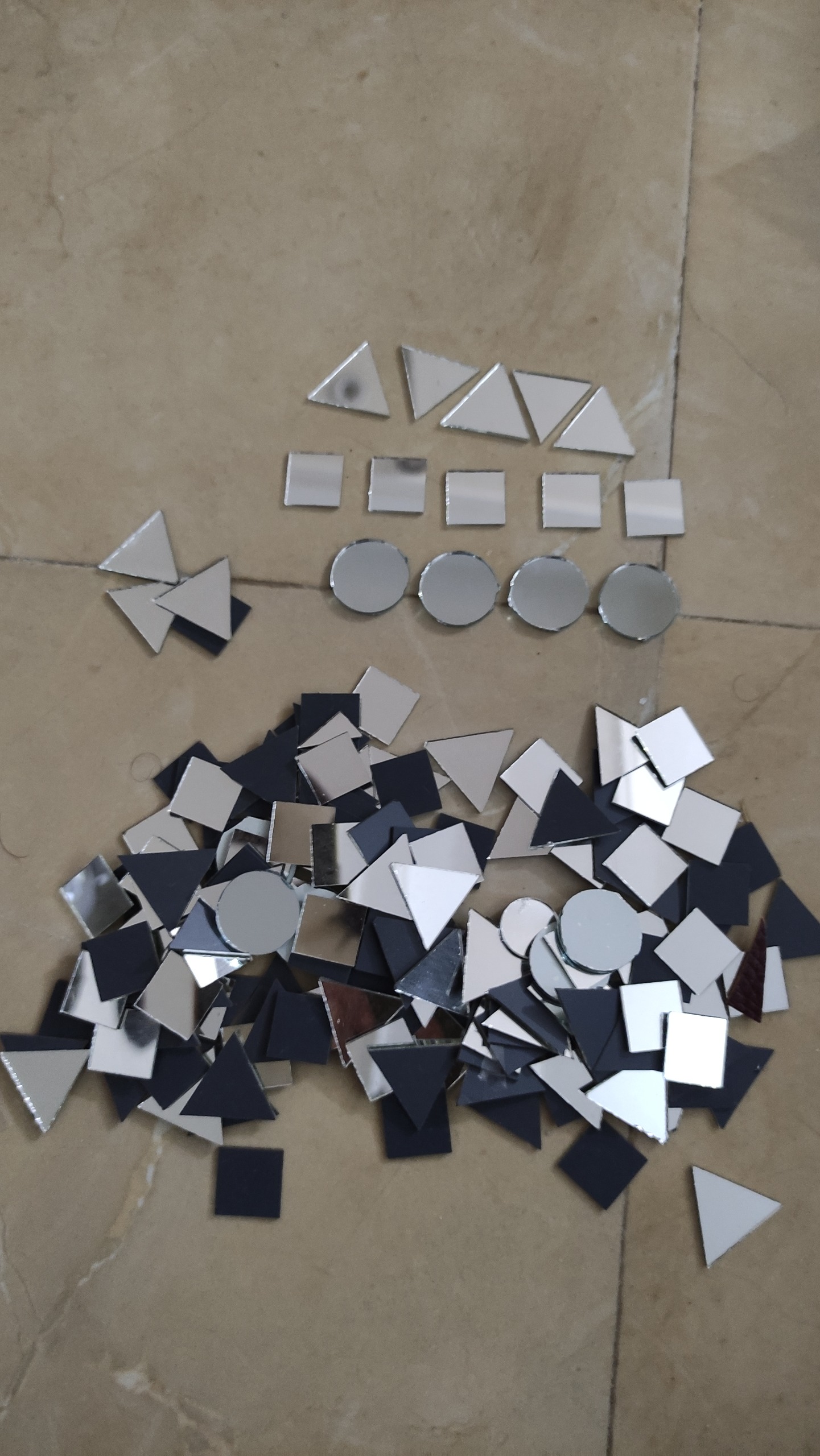 ایینه با شکلهای هندسی برای کارهای هنری