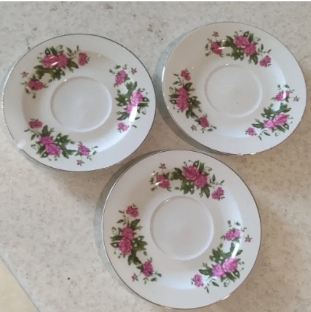 نعلبکی گل سرخی