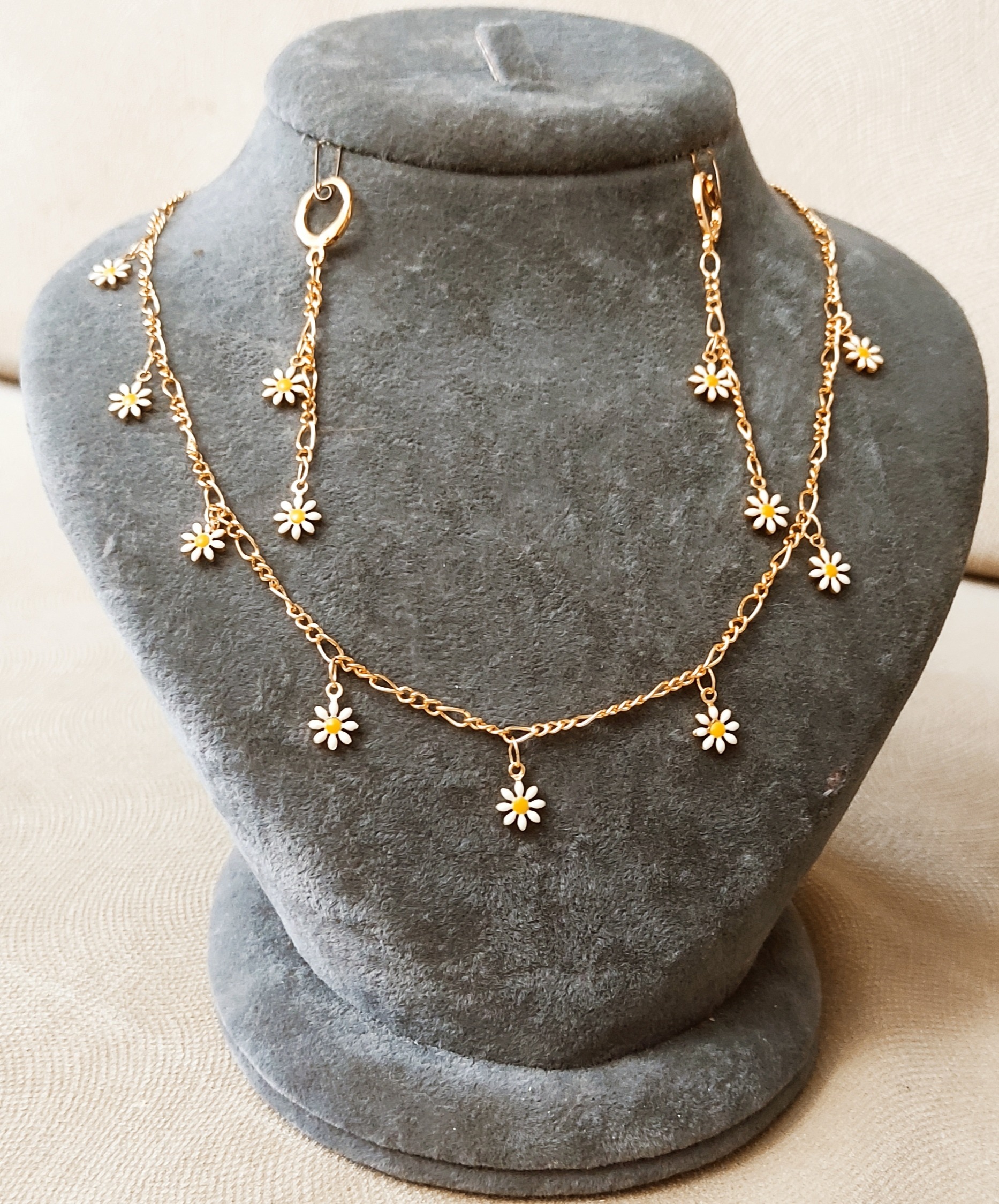 نیم ست زیبای بابونه