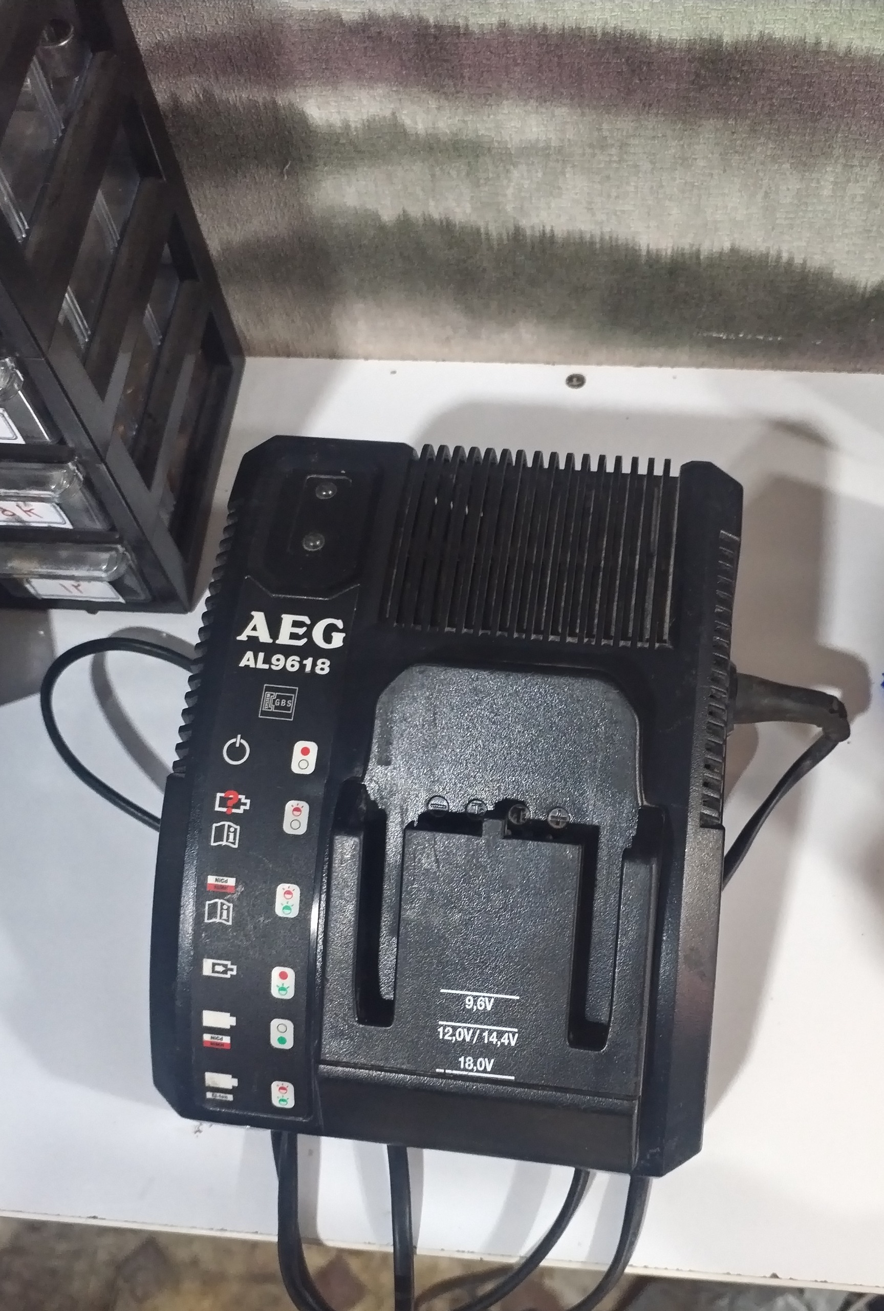 شارژر اصلی  AEG