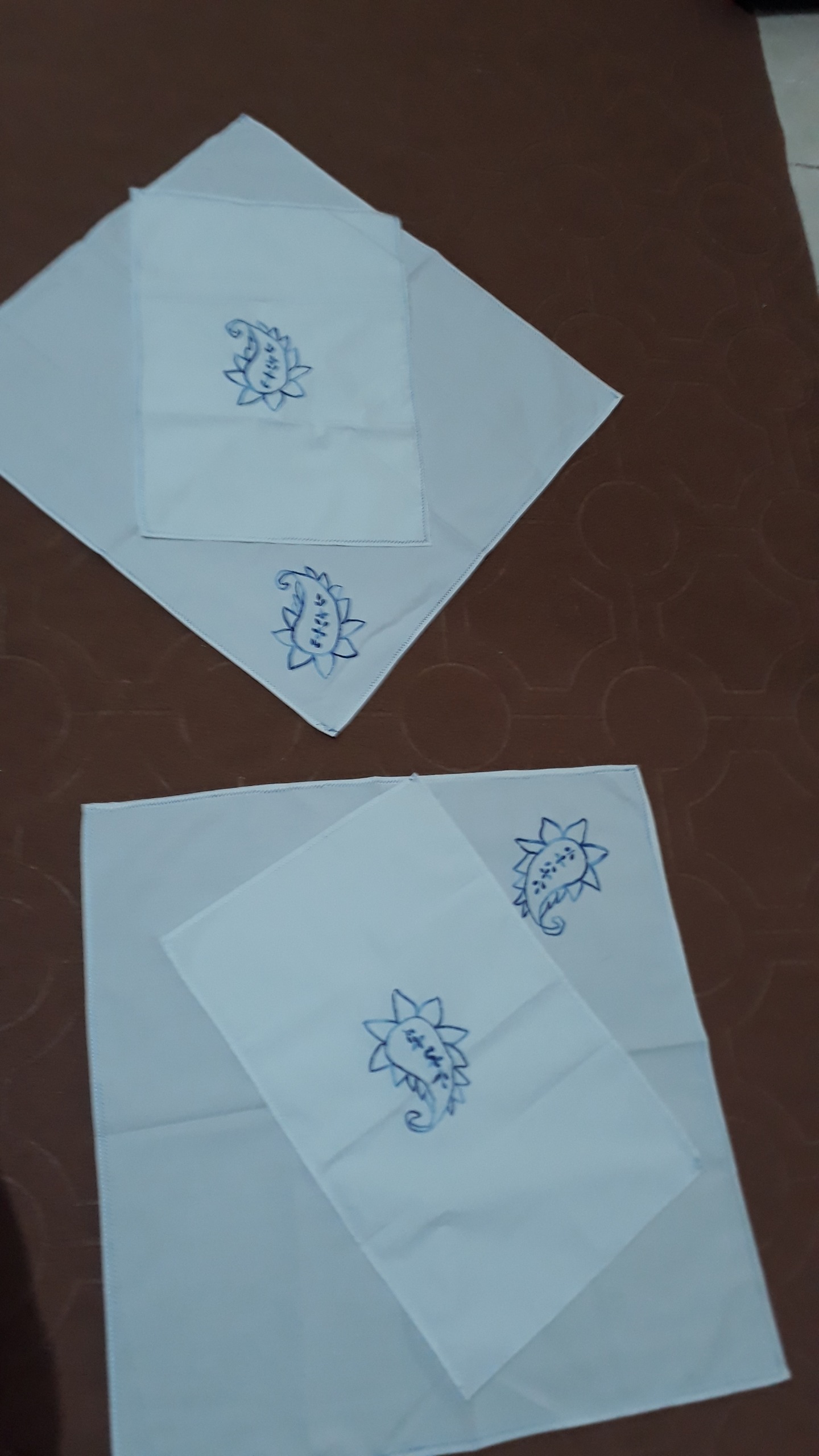 4 دستمال گلدوزی شده قدیم
