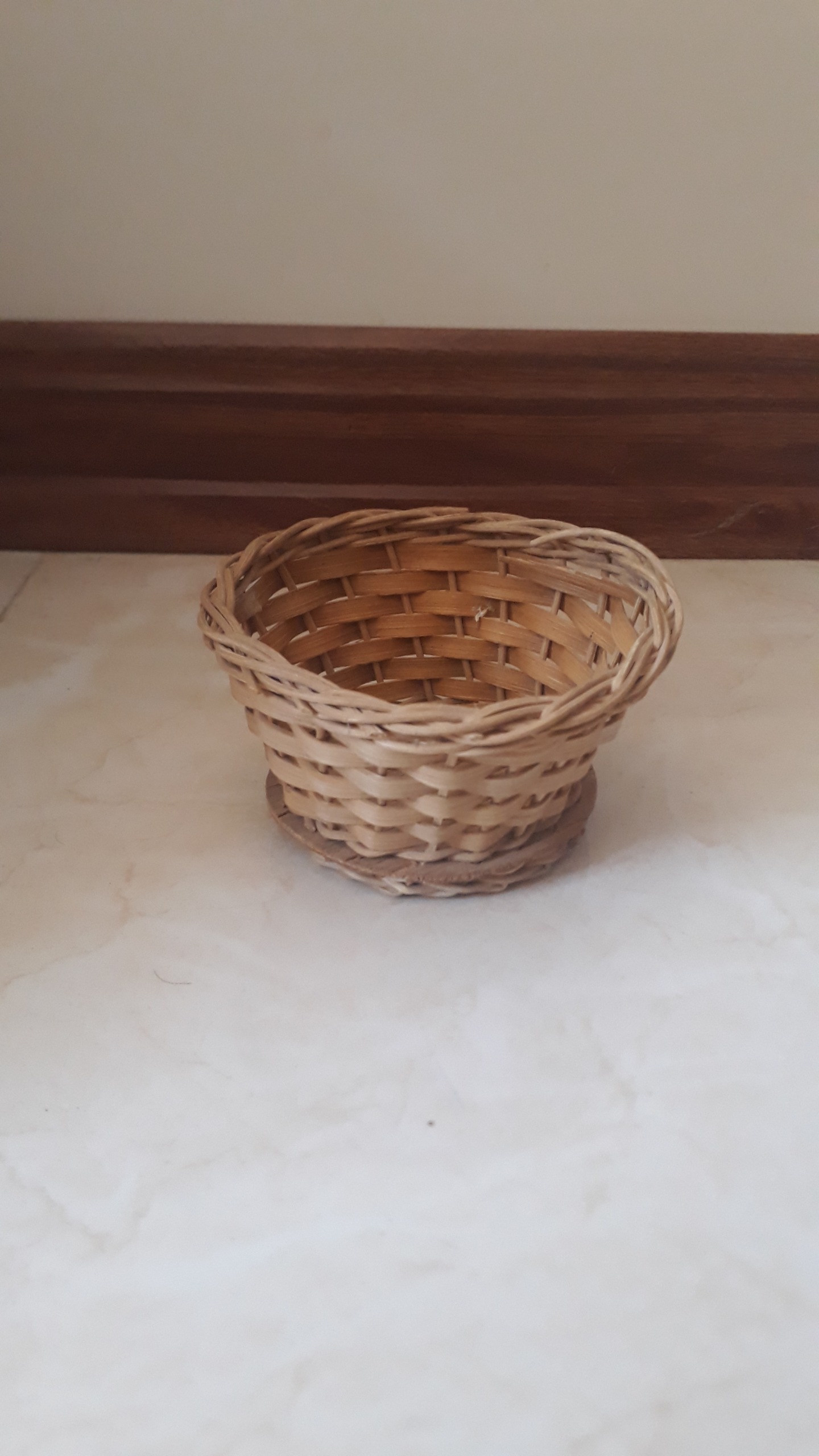 سبد کوچک قدیمی 40 ساله 10 سانتی