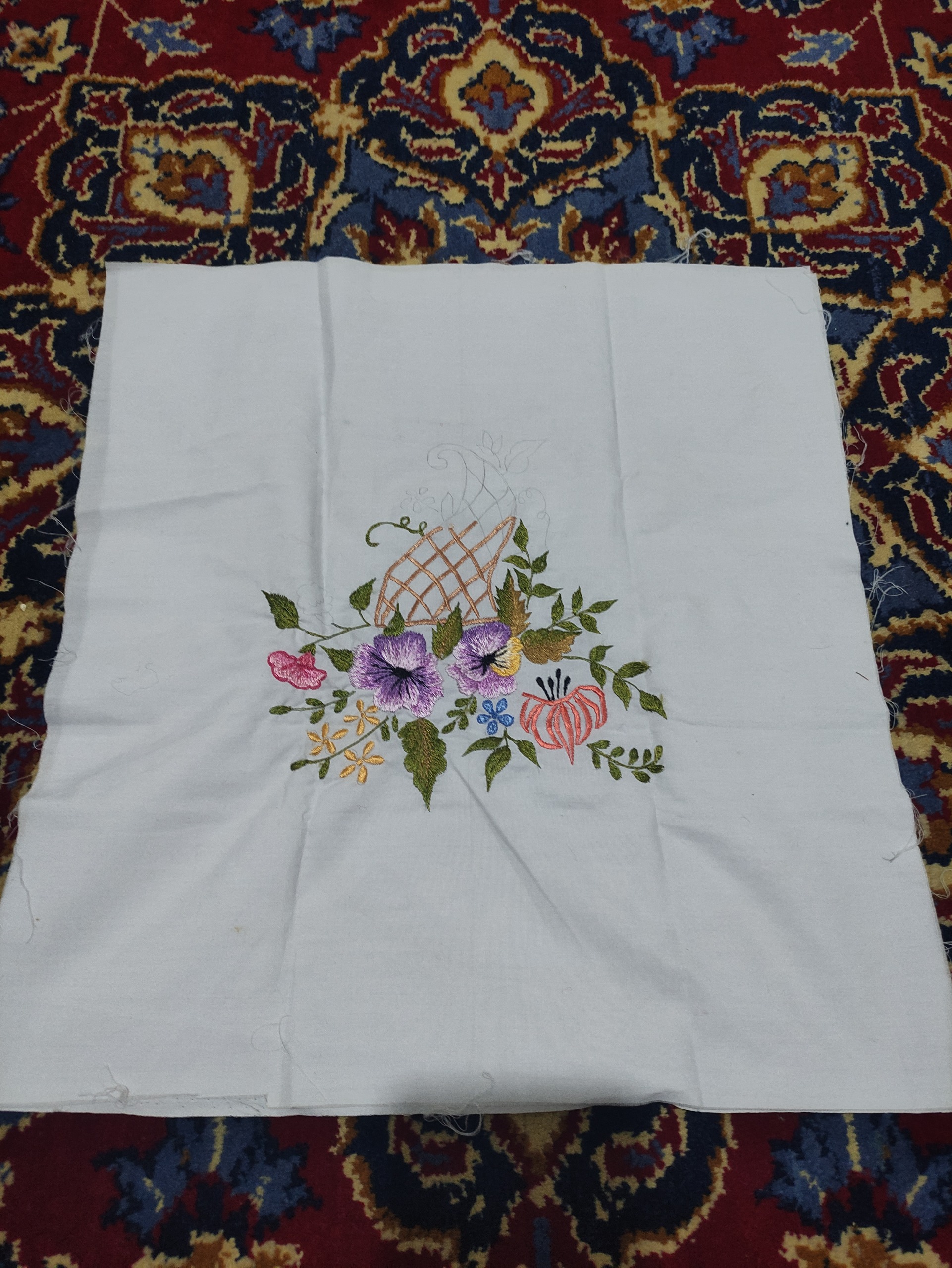 دستمال گل دوزی طبق توضیح