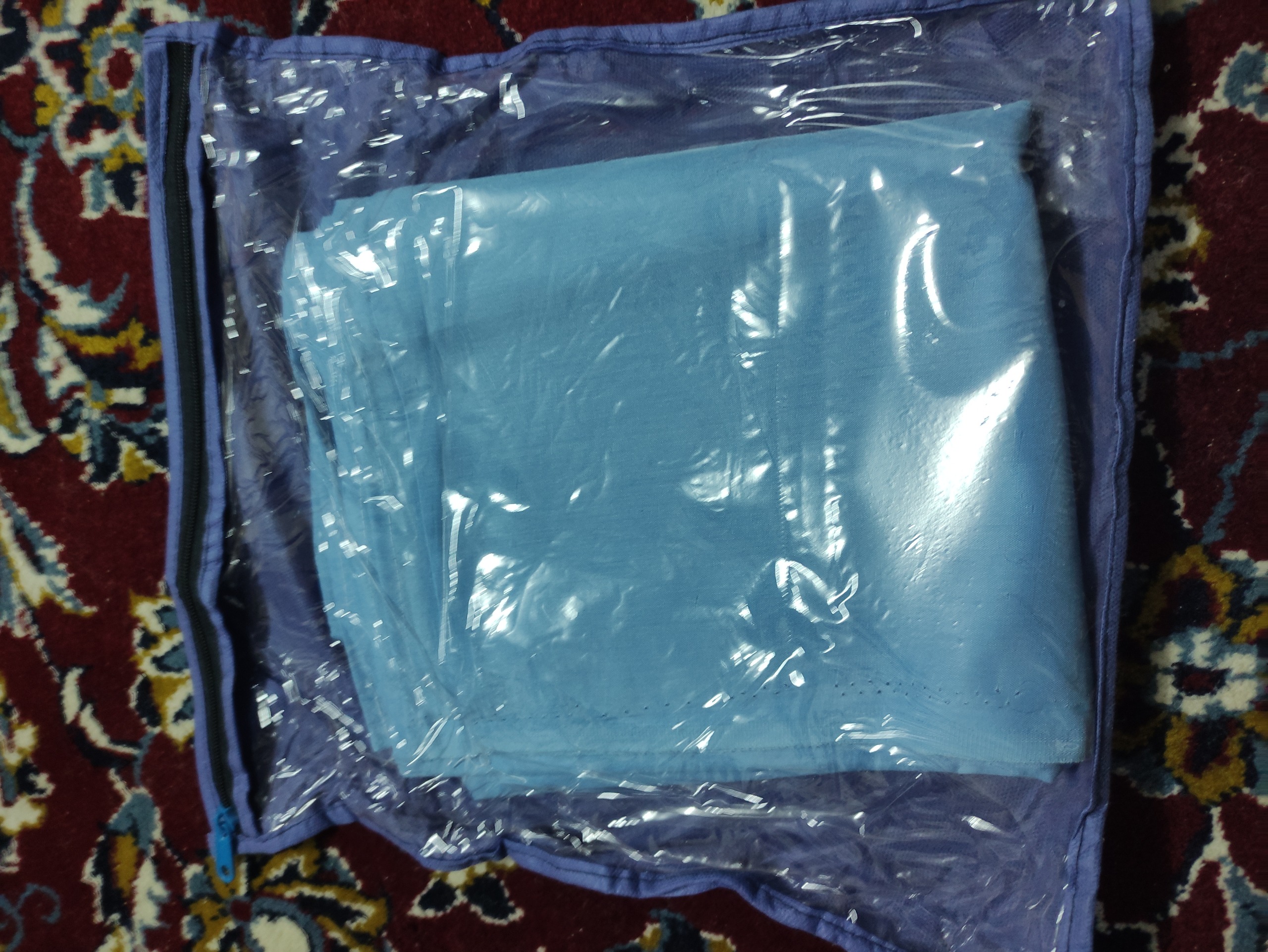 رو تختی آبی