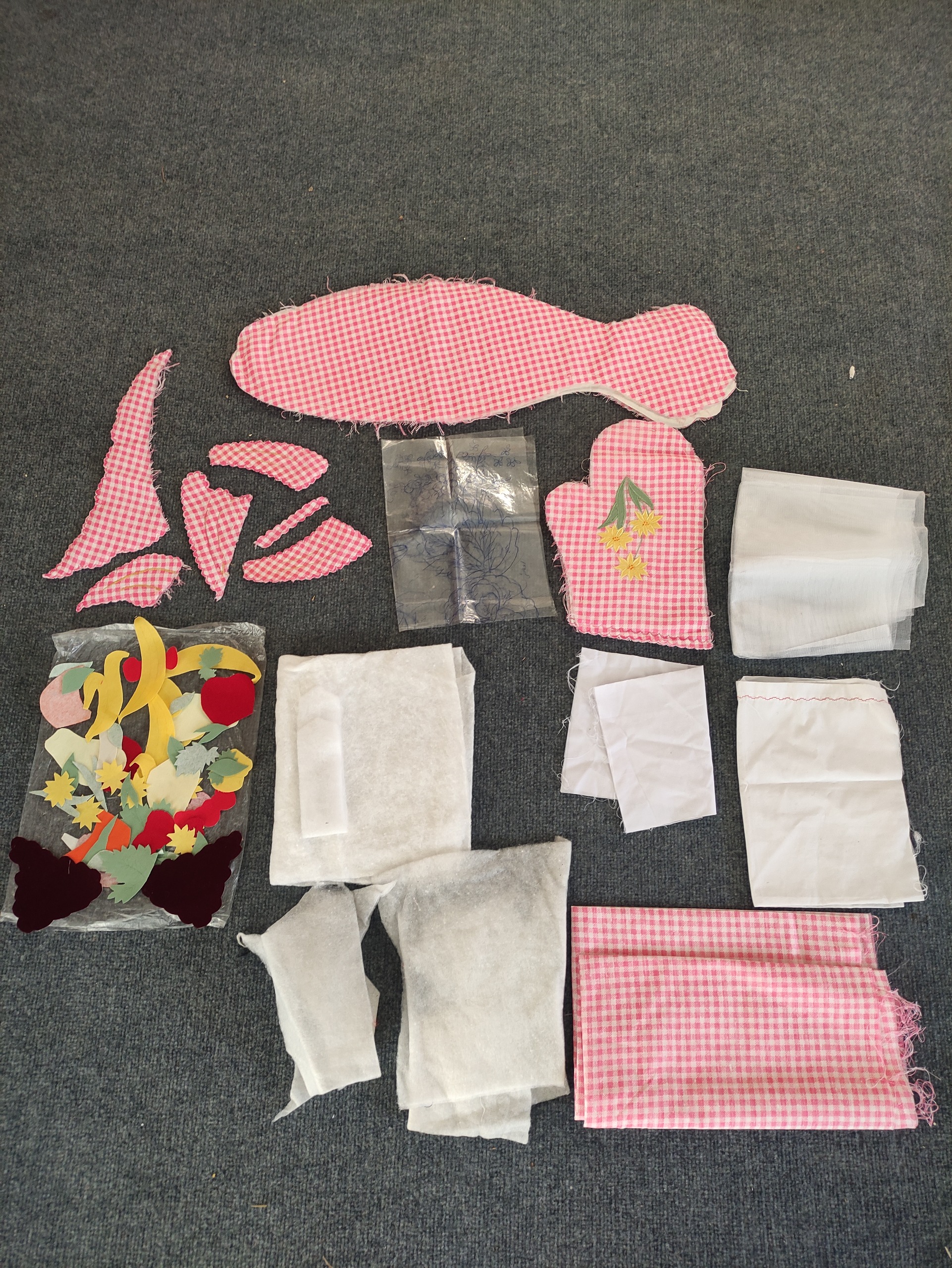 مقدارزیاد قطعات ارزشمندتکه دوزی طبق توضیح