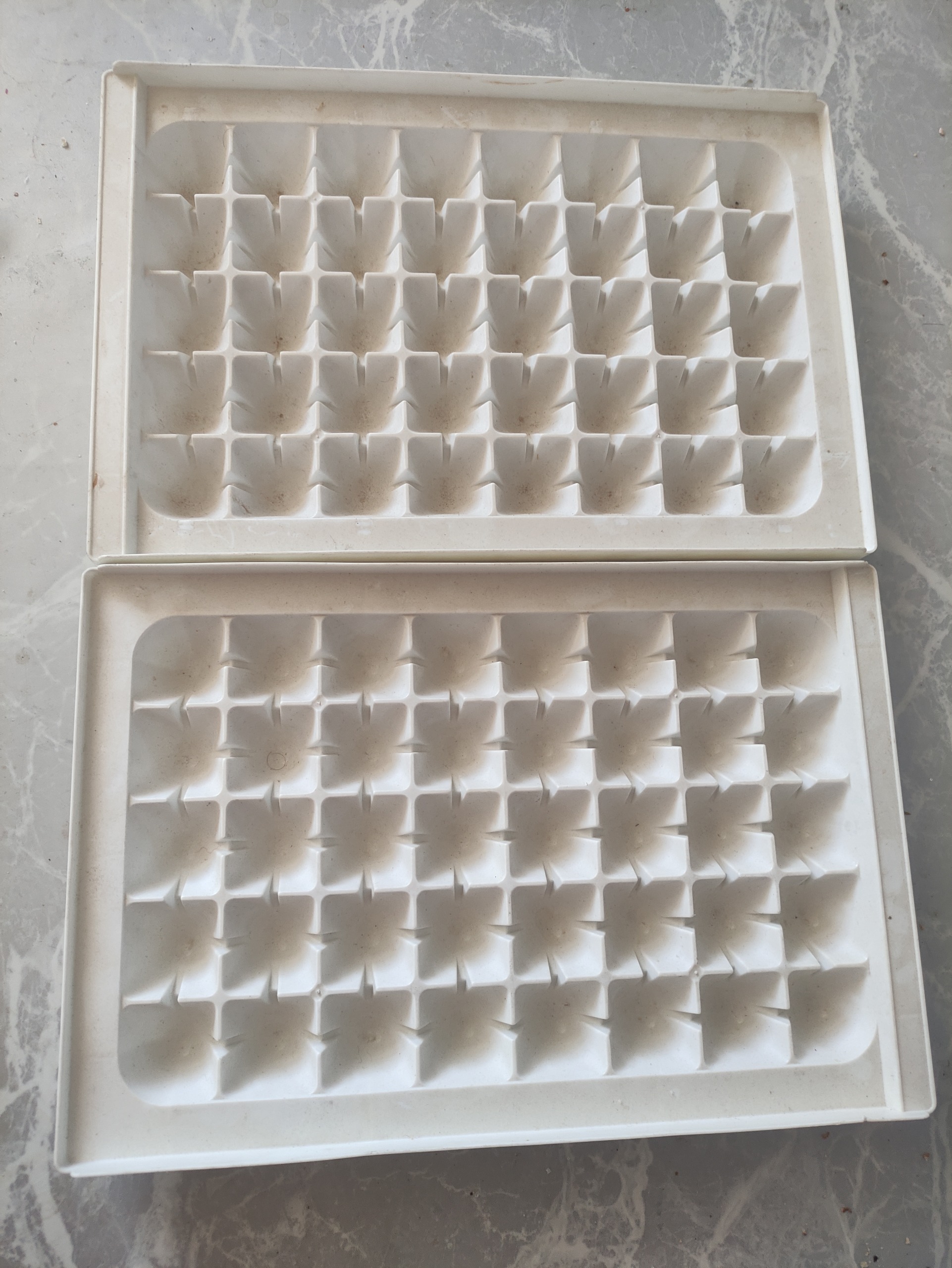 دو قالب آمریکایی یخ 40 خانه طبق توضیح