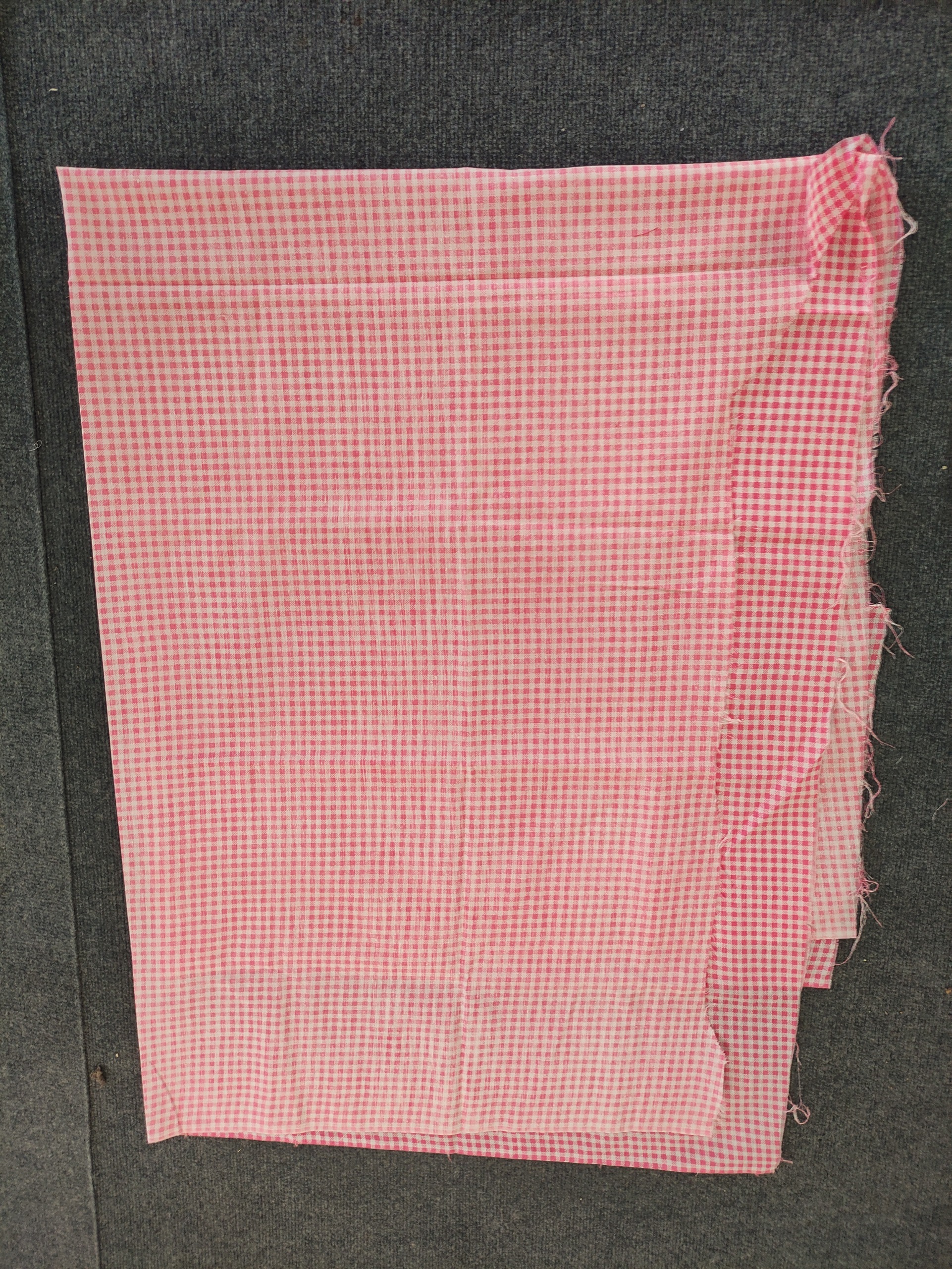 پارچه خوشرنگ و آستر طبق توضیح