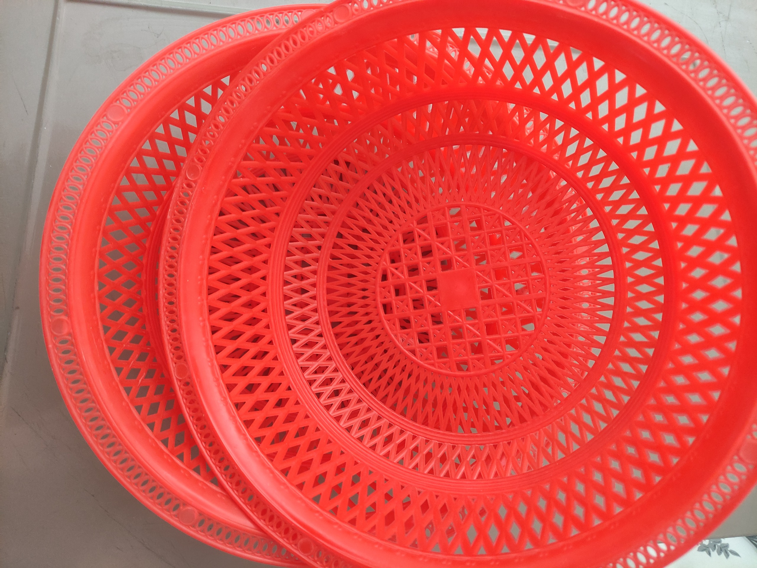 2 عدد سبدسرخی میوه زیبا دهه 60 نونو اکبند