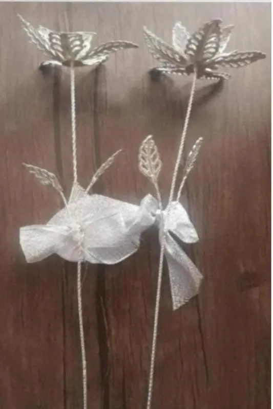 2گل روکش نقره زیبا با روبان