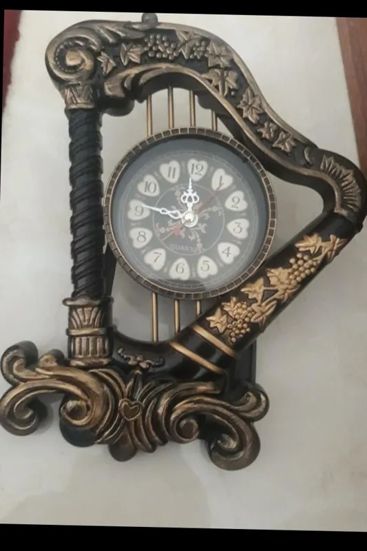 ساعت رومیزی کاملا نو زیبا برابر تصویر