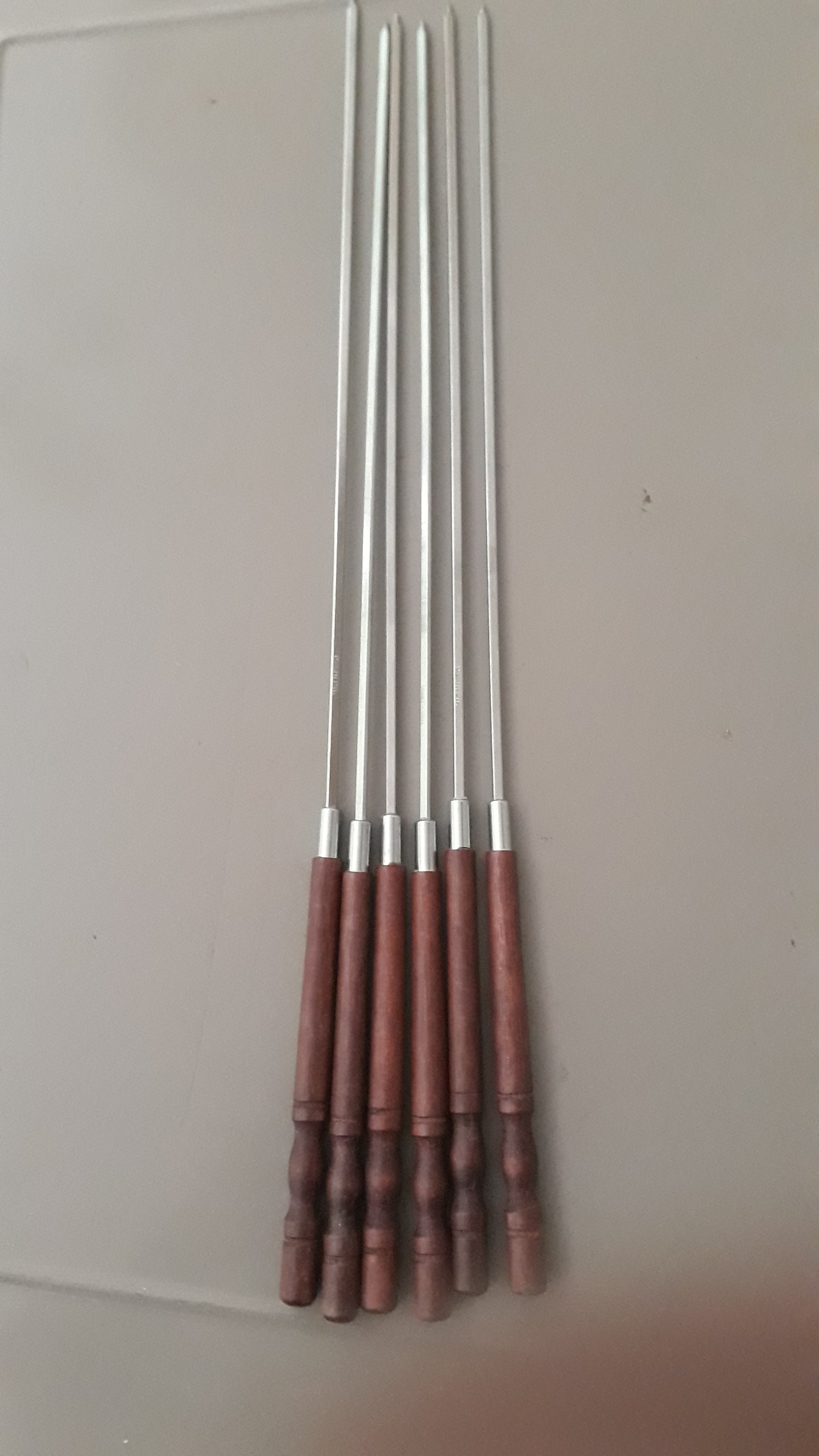 12 عدد سیخ دسته چوبی دوره پهلوی طبقرتوضیح