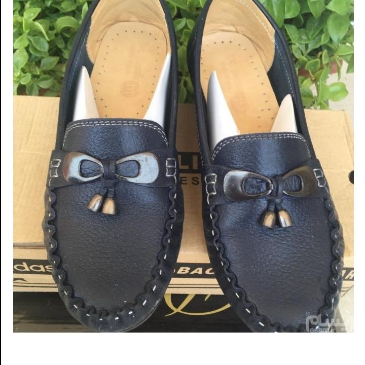 یک جفت کفش زنانه