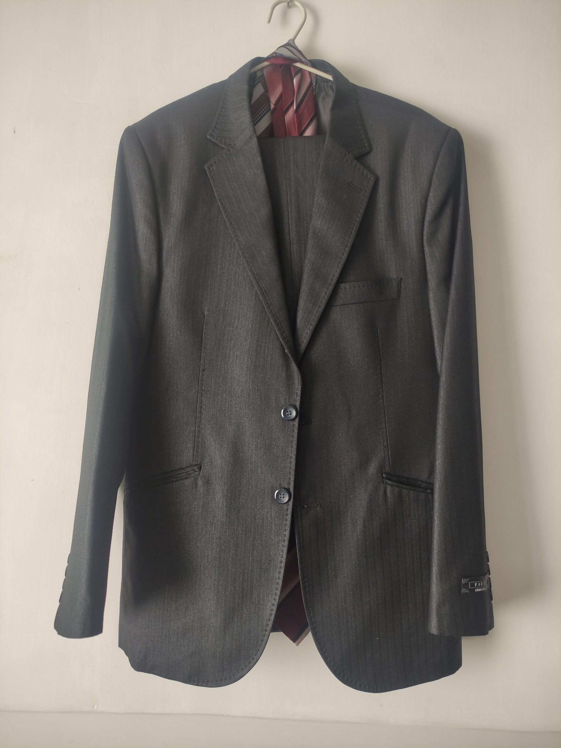 کت شلوار خوشرنگ طبق توضیح