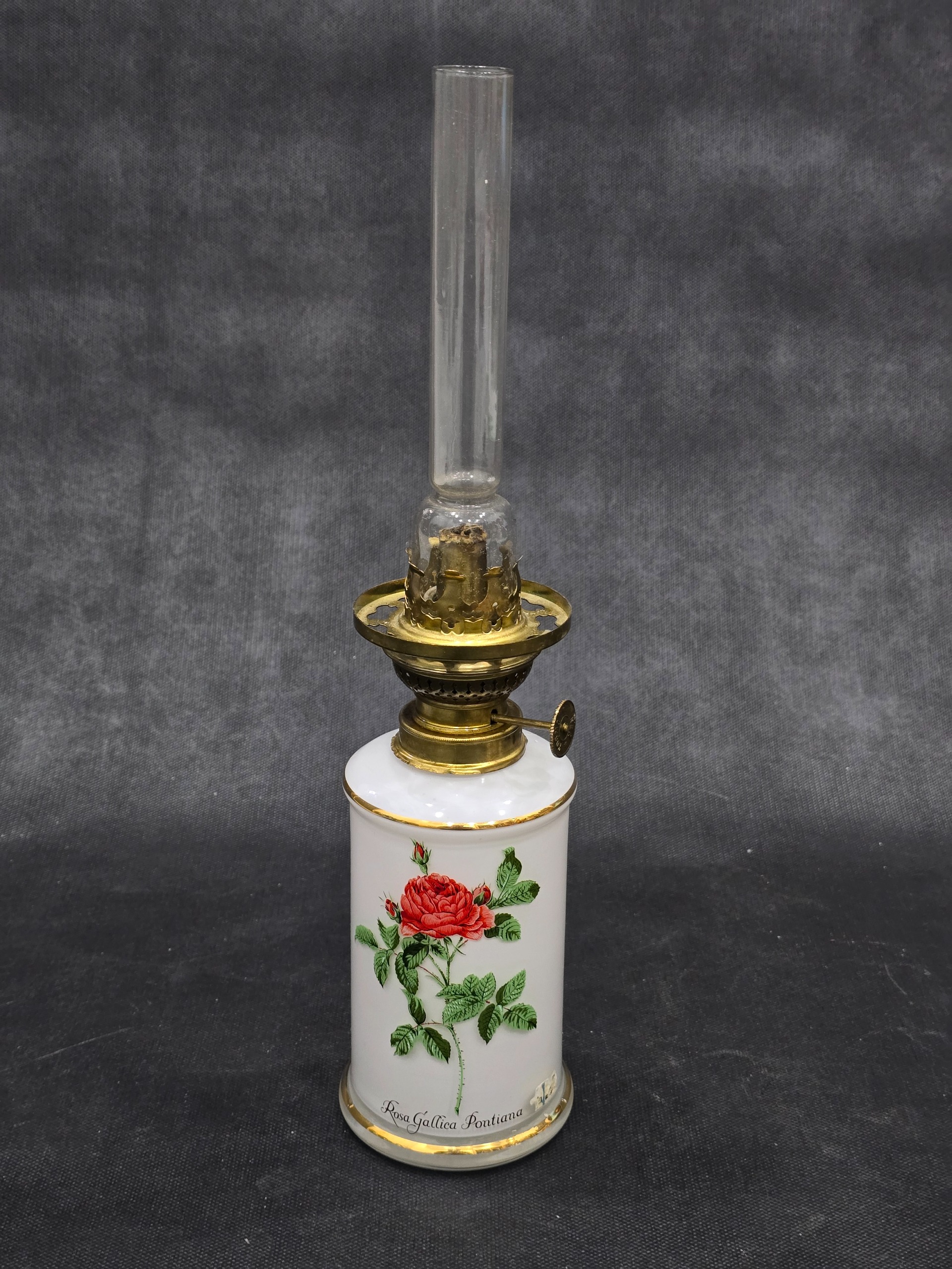 چراغ نفتی قدیمی بارفتن دوطرف نقاشی بسیارتمیز