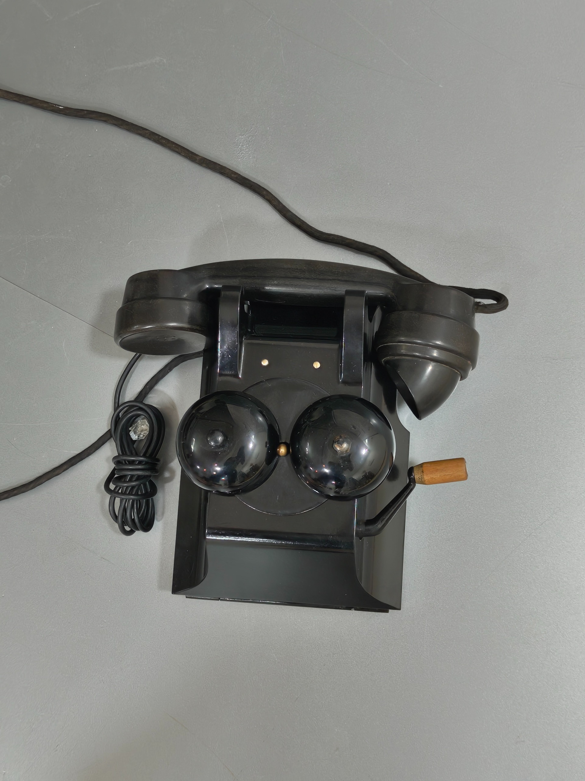 تلفن دیواری هندلی فلزی آنتیک سوئدی