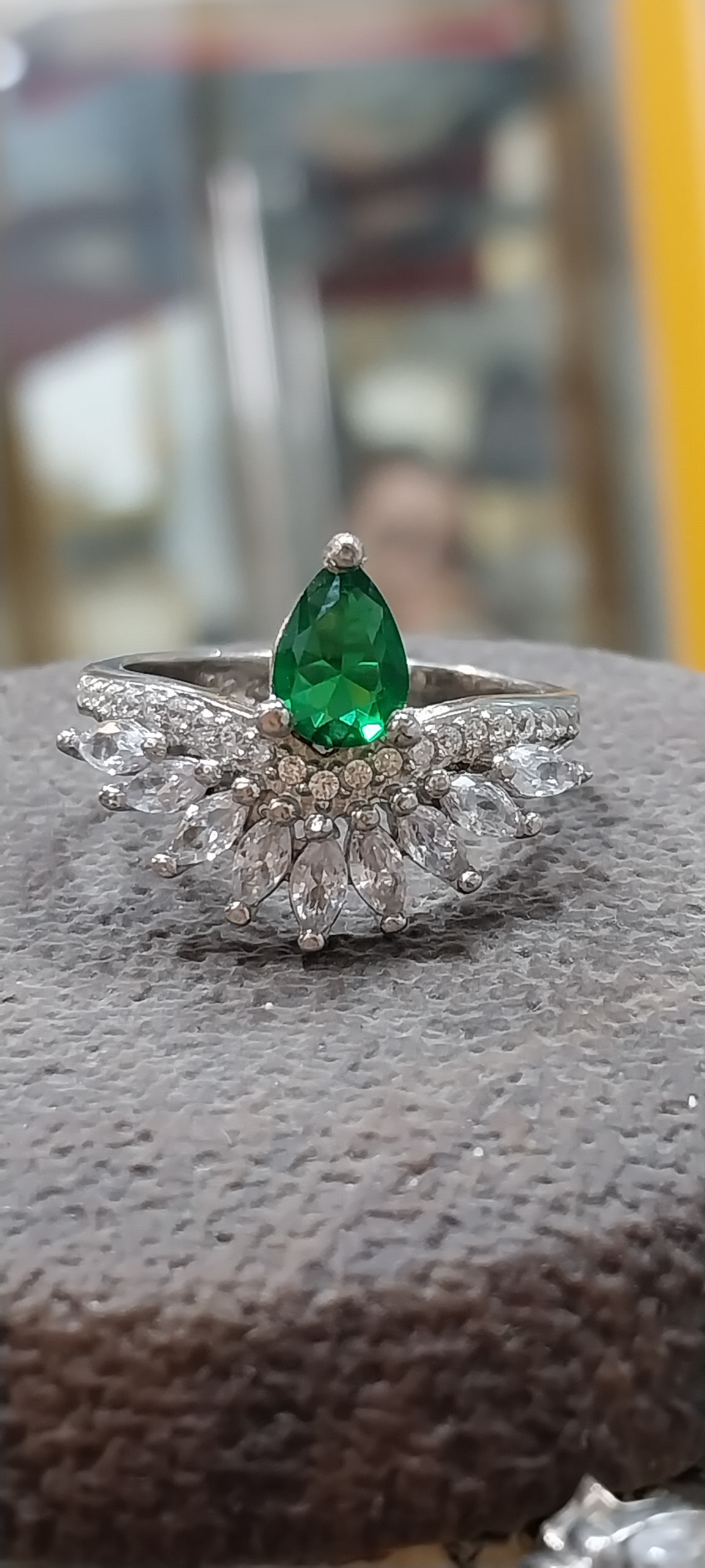 انگشترنقره زنانه نگین زمرد