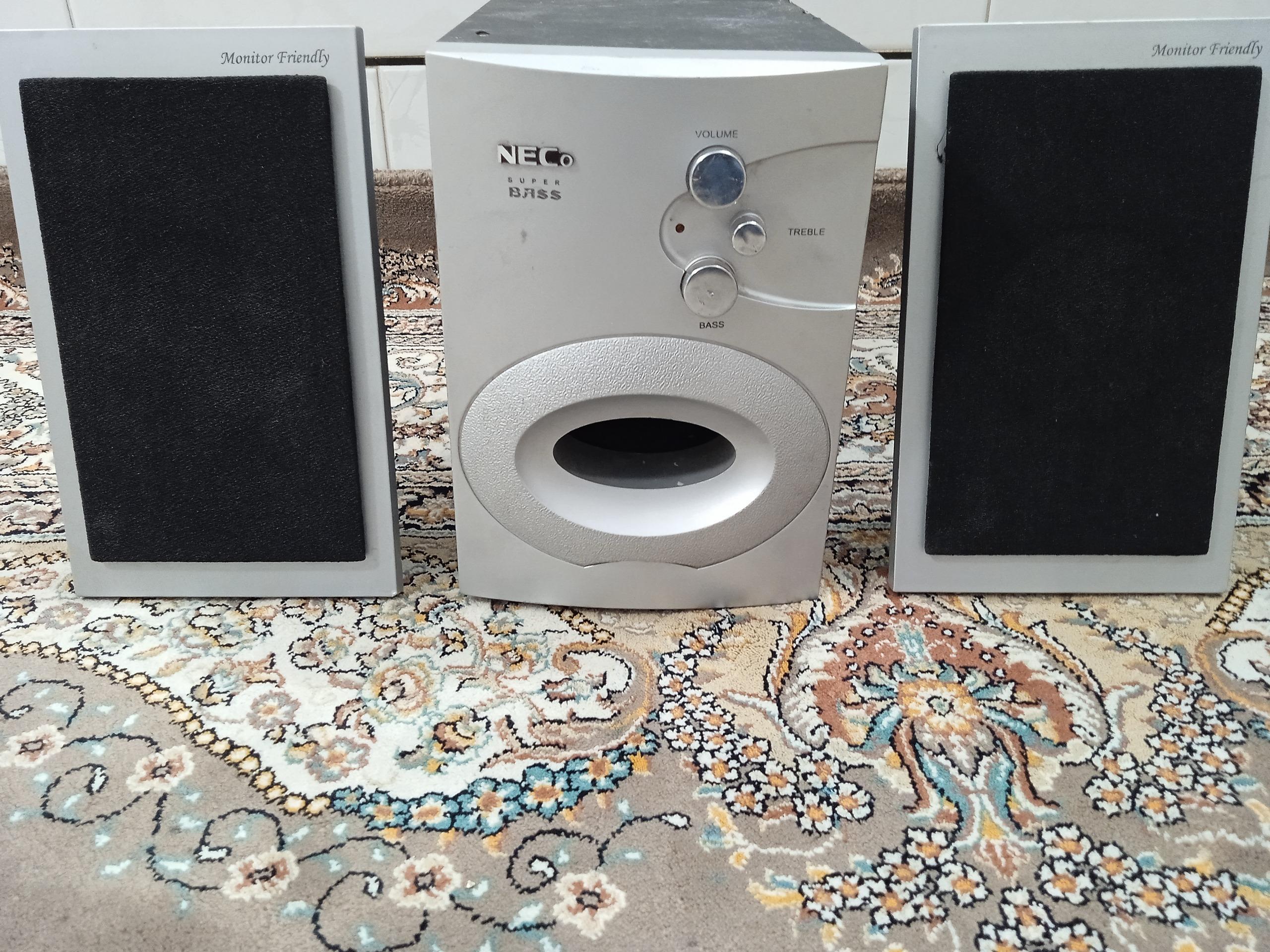 اسپیکر کامپیوتر تمیز و سالم