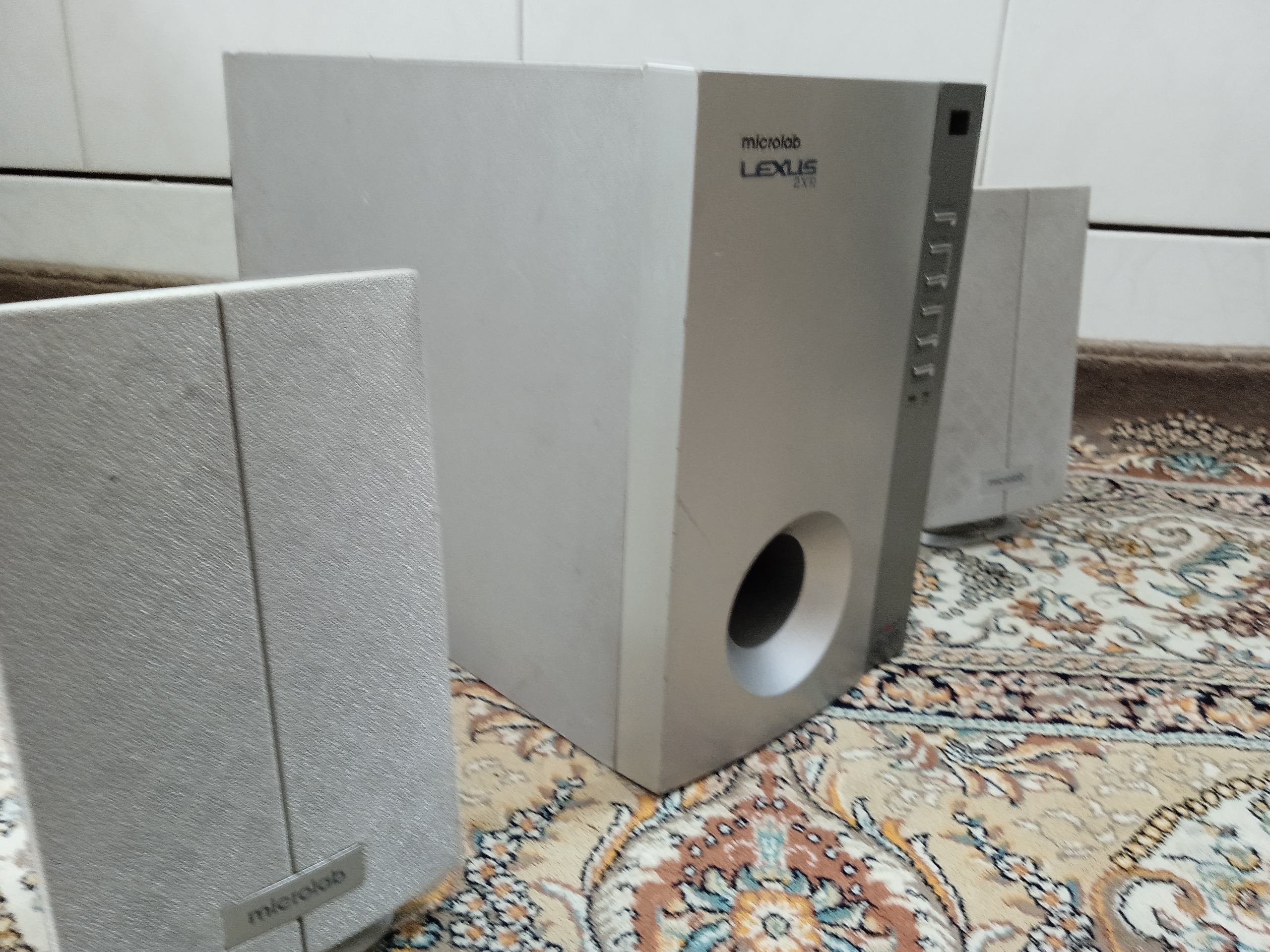 اسپیکر کامپیوتر میکرولب تمیز