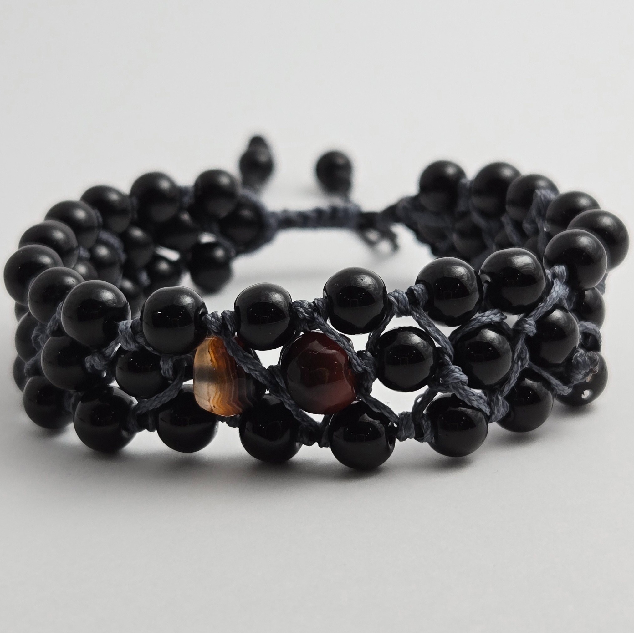 دستبند سنگی جگوار مهره های عقیق معدنی سه ردیفه