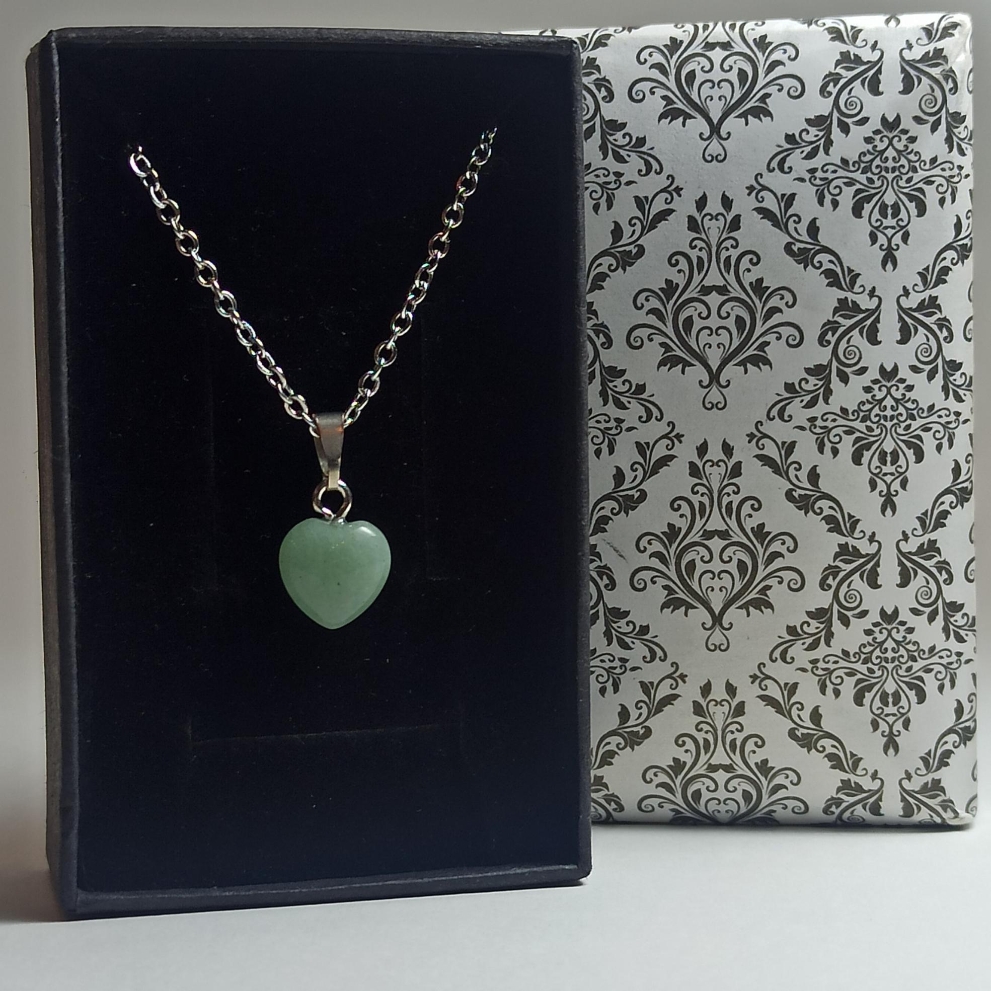 گردنبند سنگی یشم جید معدنی تراش قلب با زنجیر