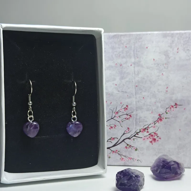 یک جفت گوشواره سنگی آمیتیست معدنی تراش قلب