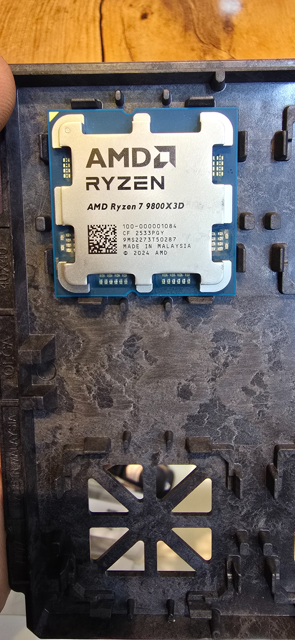 پردازنده AMD RYZEN 7 9800 X3D