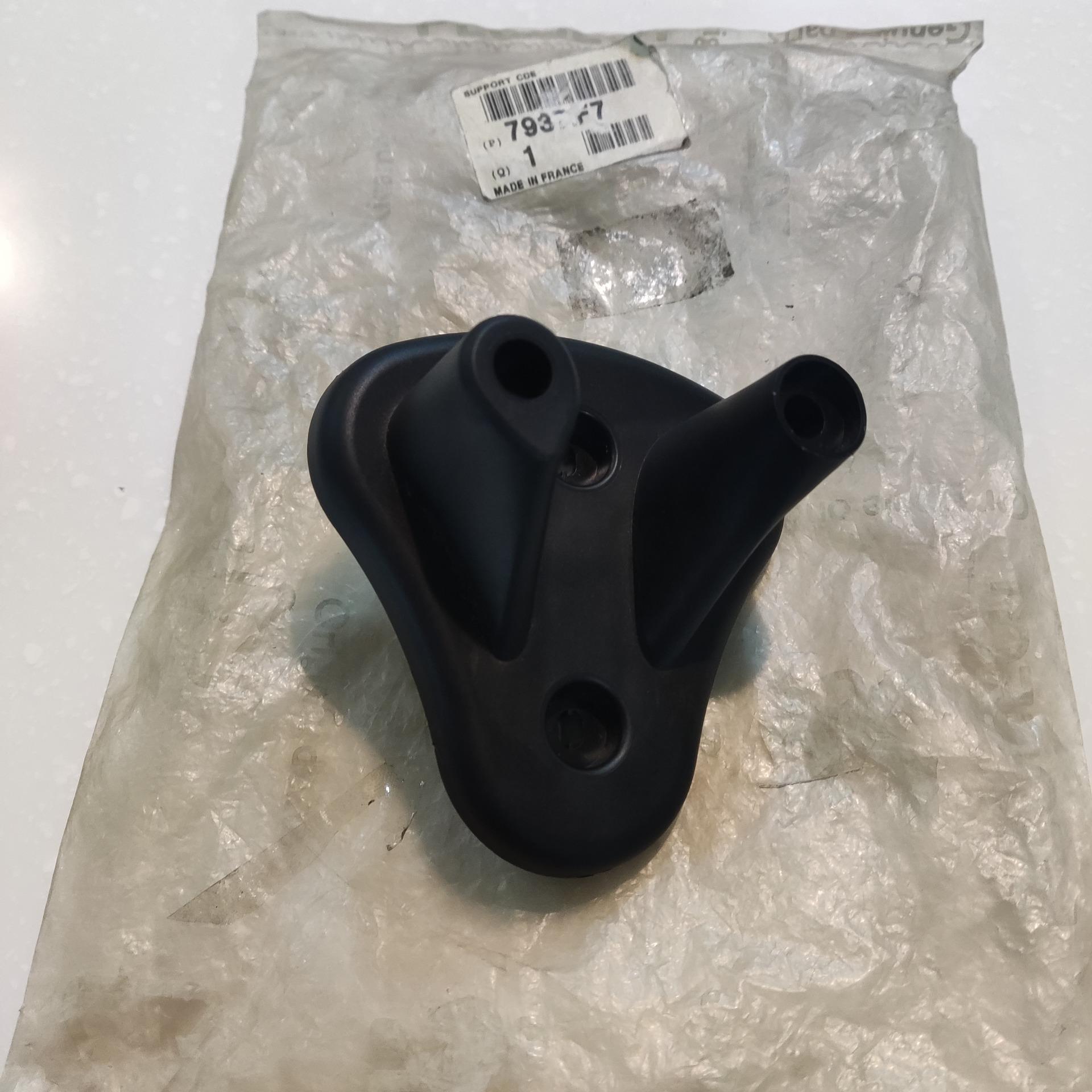 پایه نگهدارنده در بازکن کاپوت 206 اورجینال فرانسه