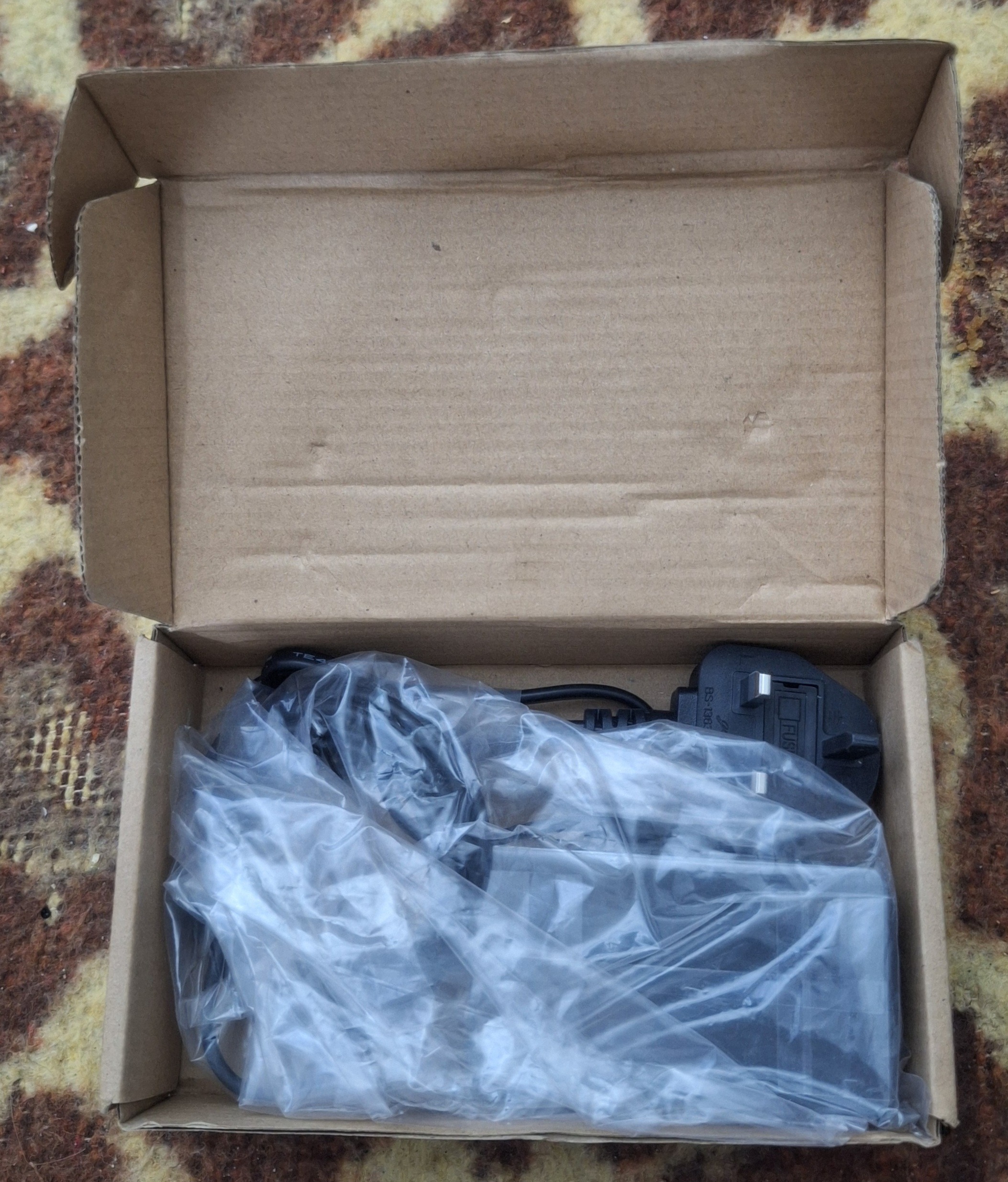 مزایده شارژر سرفیس نو فقط2میلیون باارسال