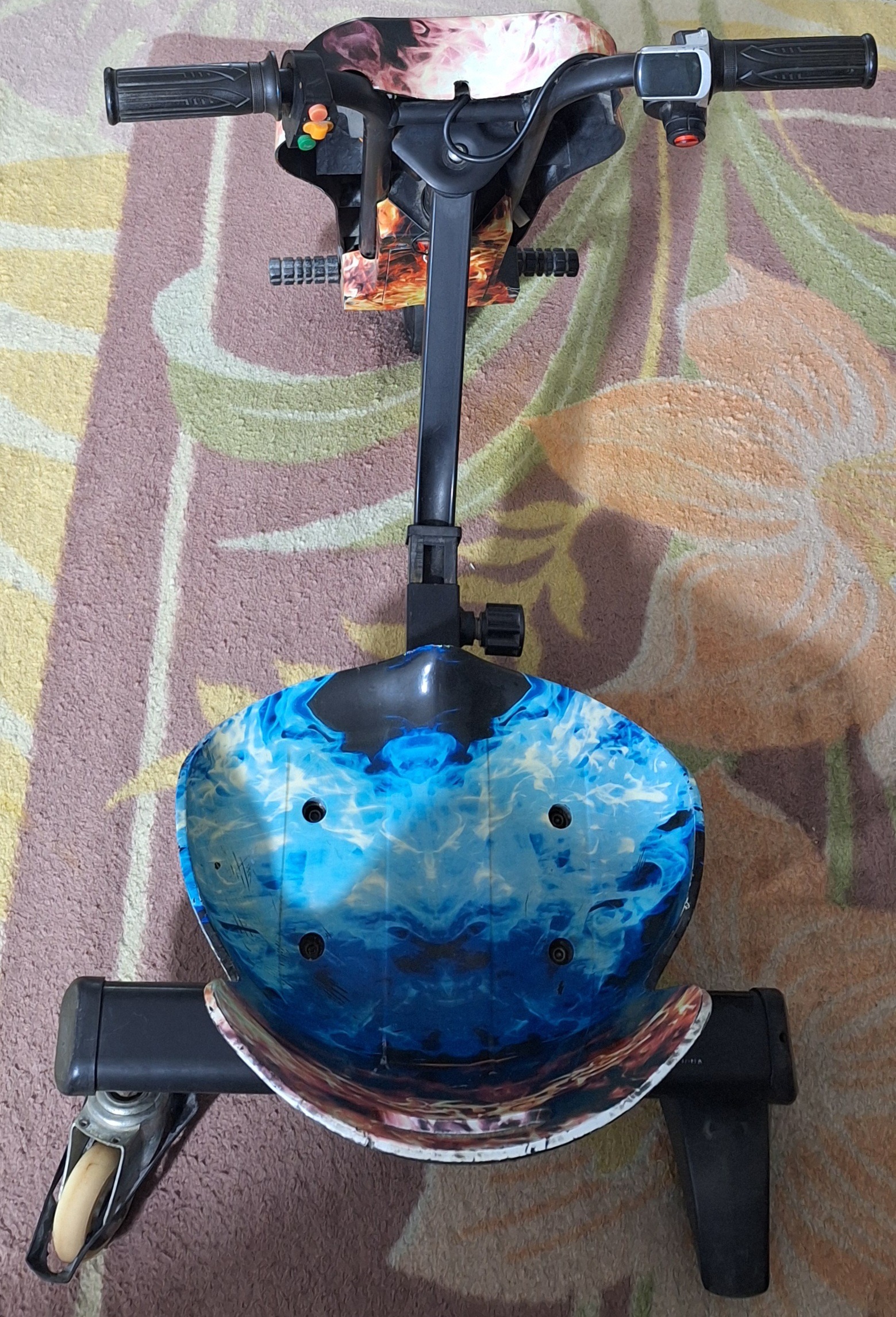 مزایده اسکوتر دریفت بسیار زیبافقط5تومن باارسال